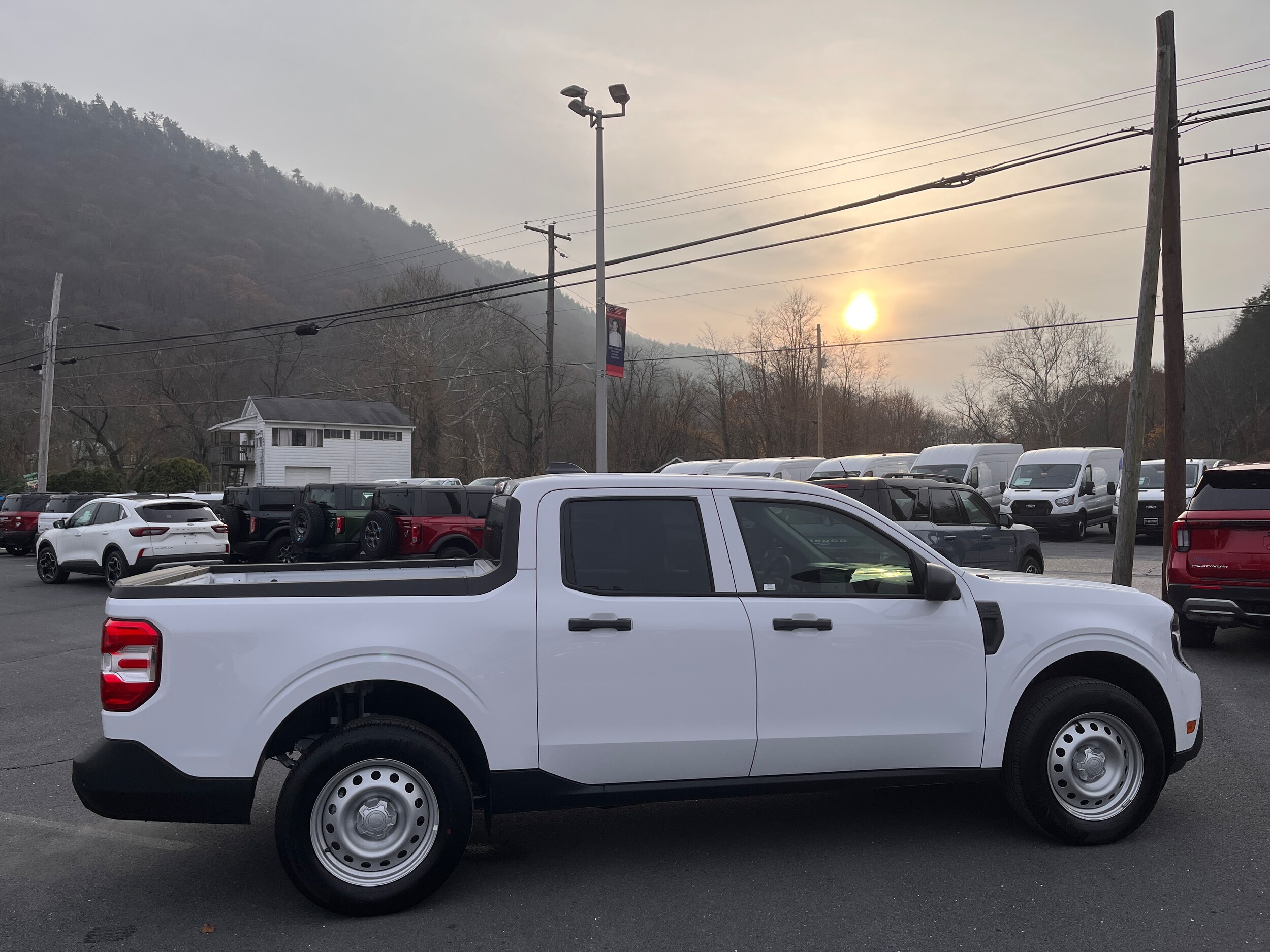 2025 Ford Maverick XL photo 3