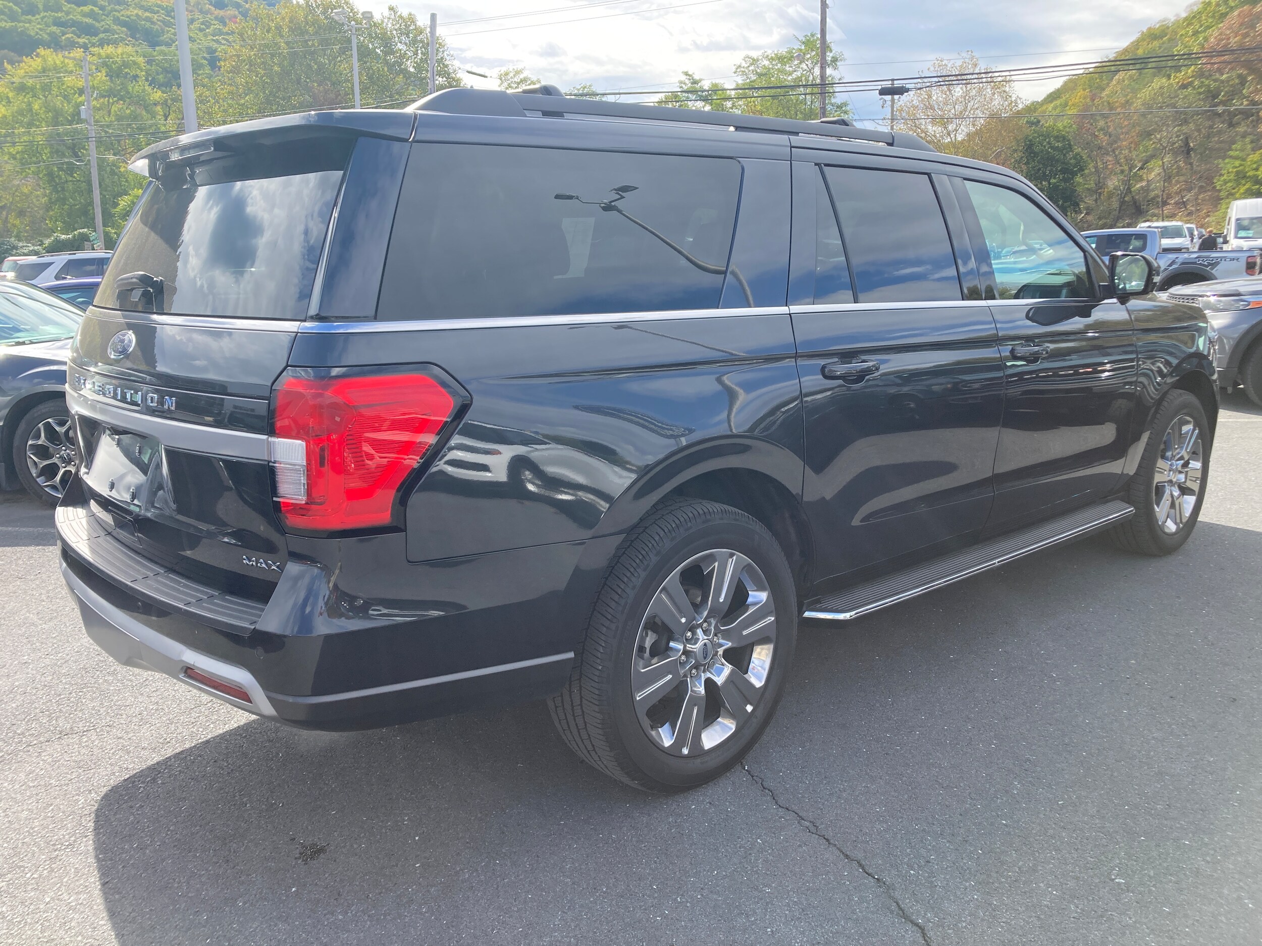 2022 Ford Expedition MAX XLT photo 3