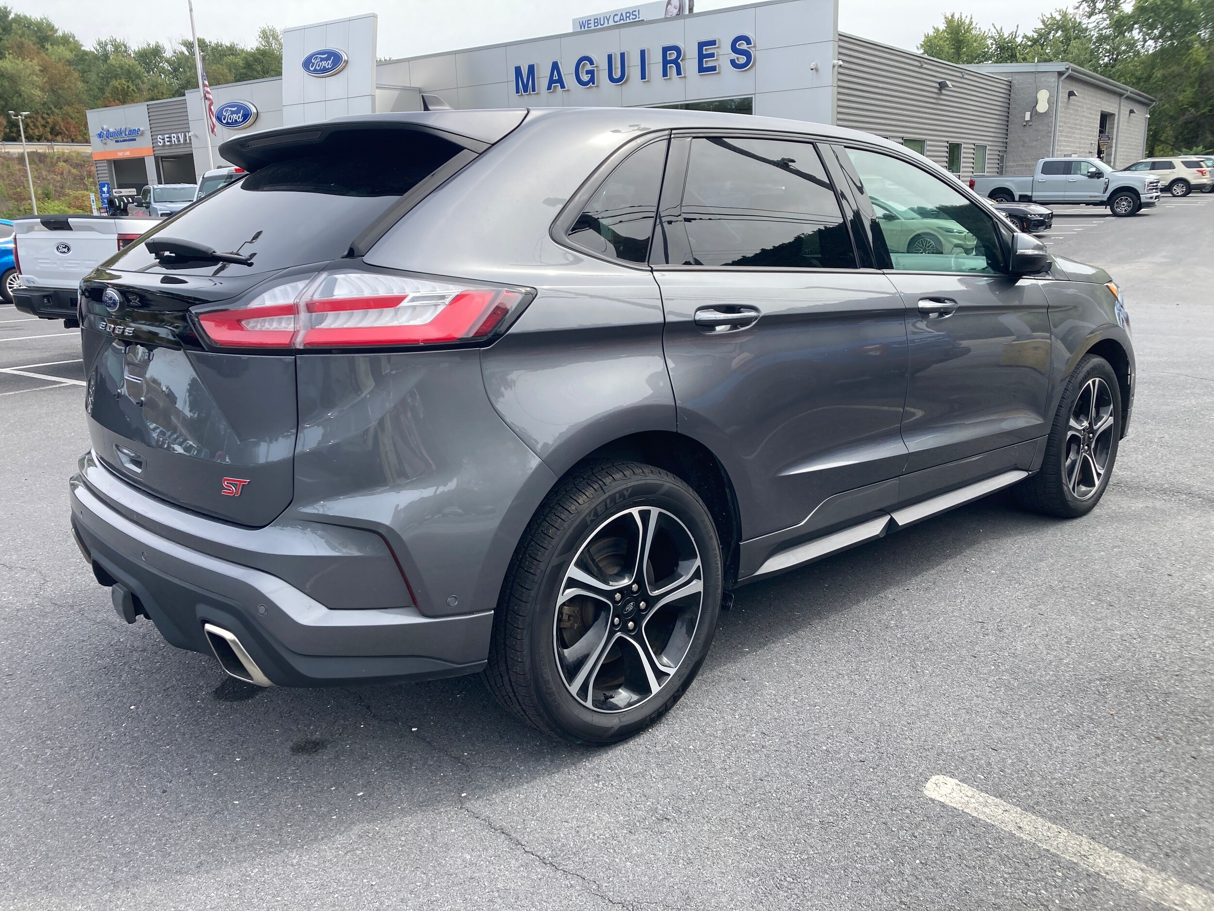 2022 Ford Edge ST photo 3