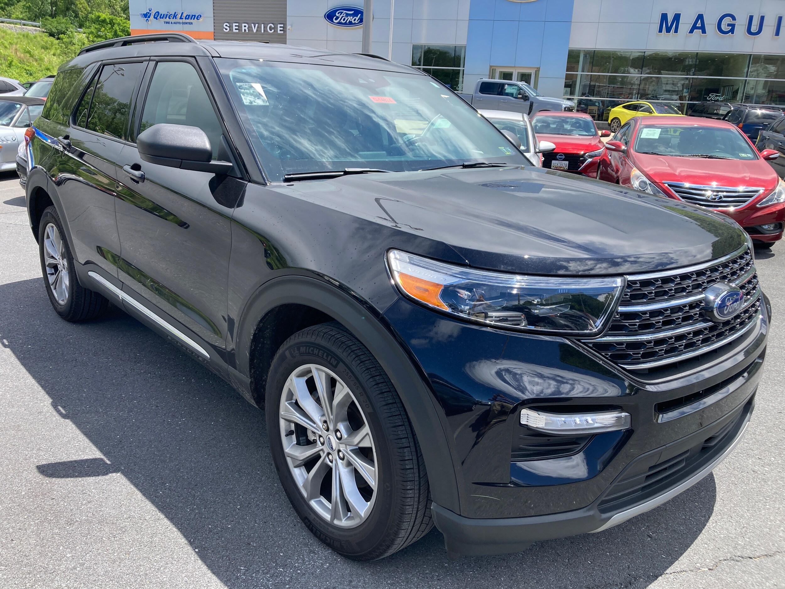 2023 Ford Explorer XLT photo 3