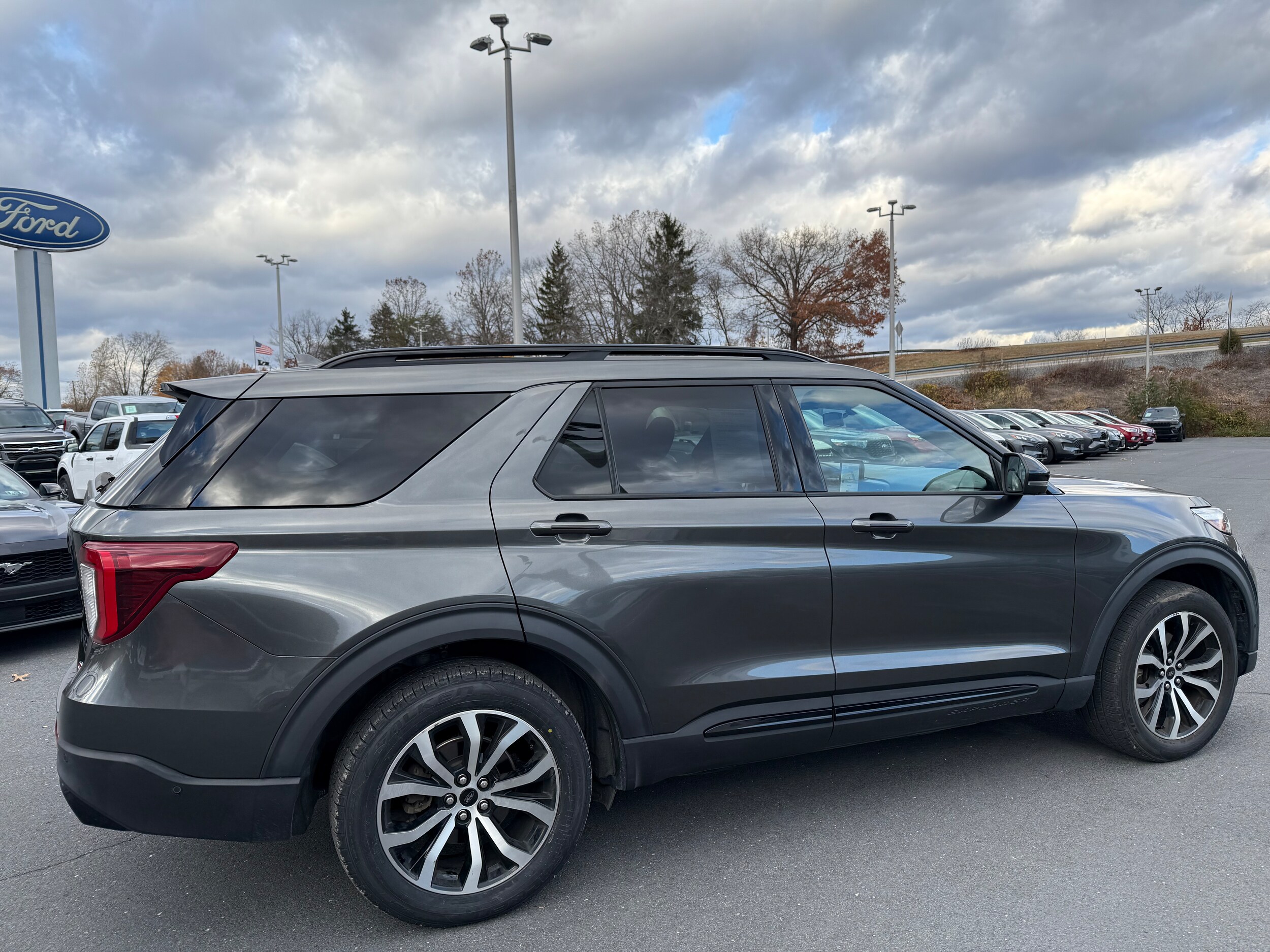 2020 Ford Explorer ST photo 3