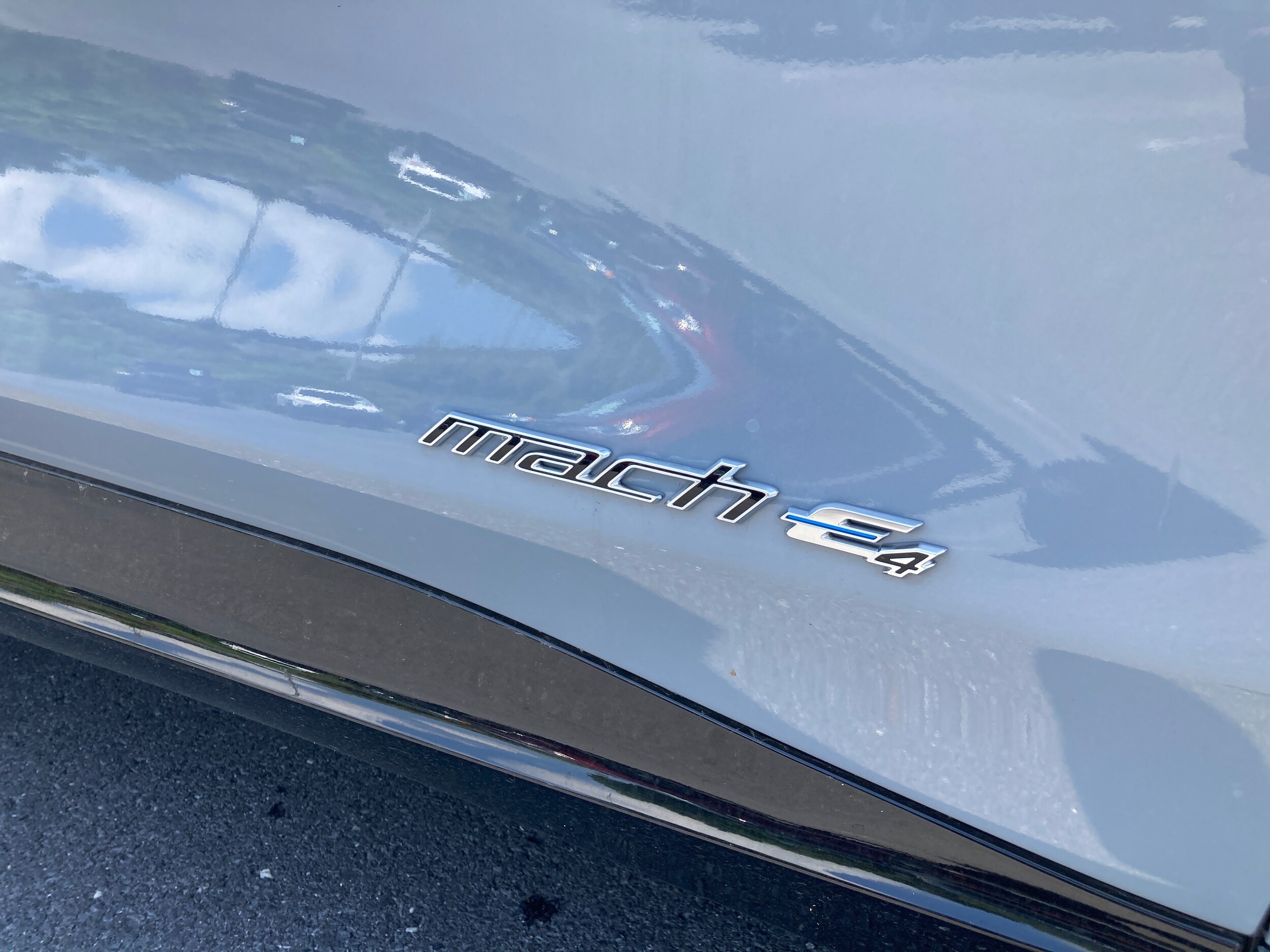 2025 Ford Mustang Mach-E Premium photo 4