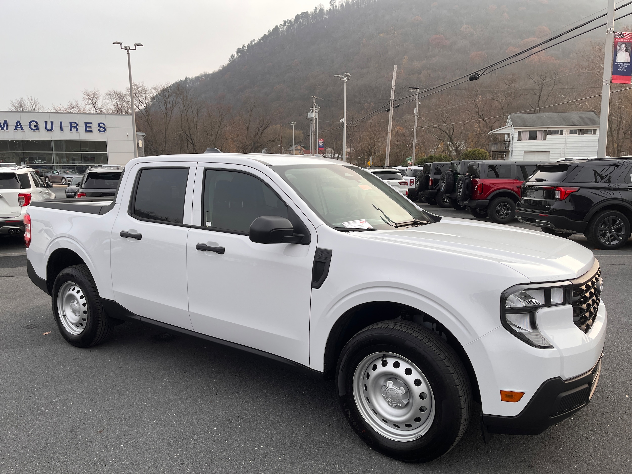 2025 Ford Maverick XL photo 2