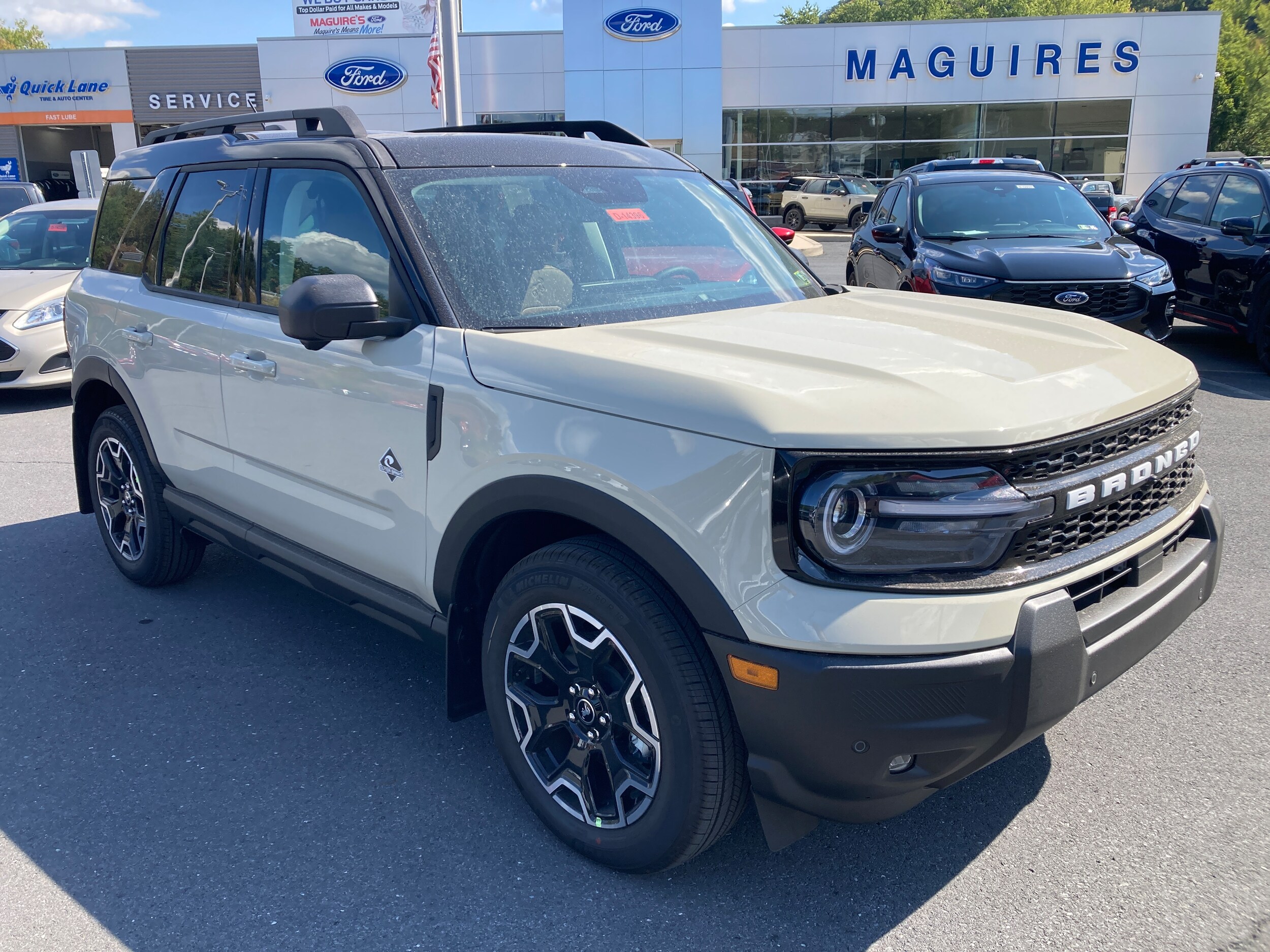 2025 Ford Bronco Sport Outer Banks photo 3