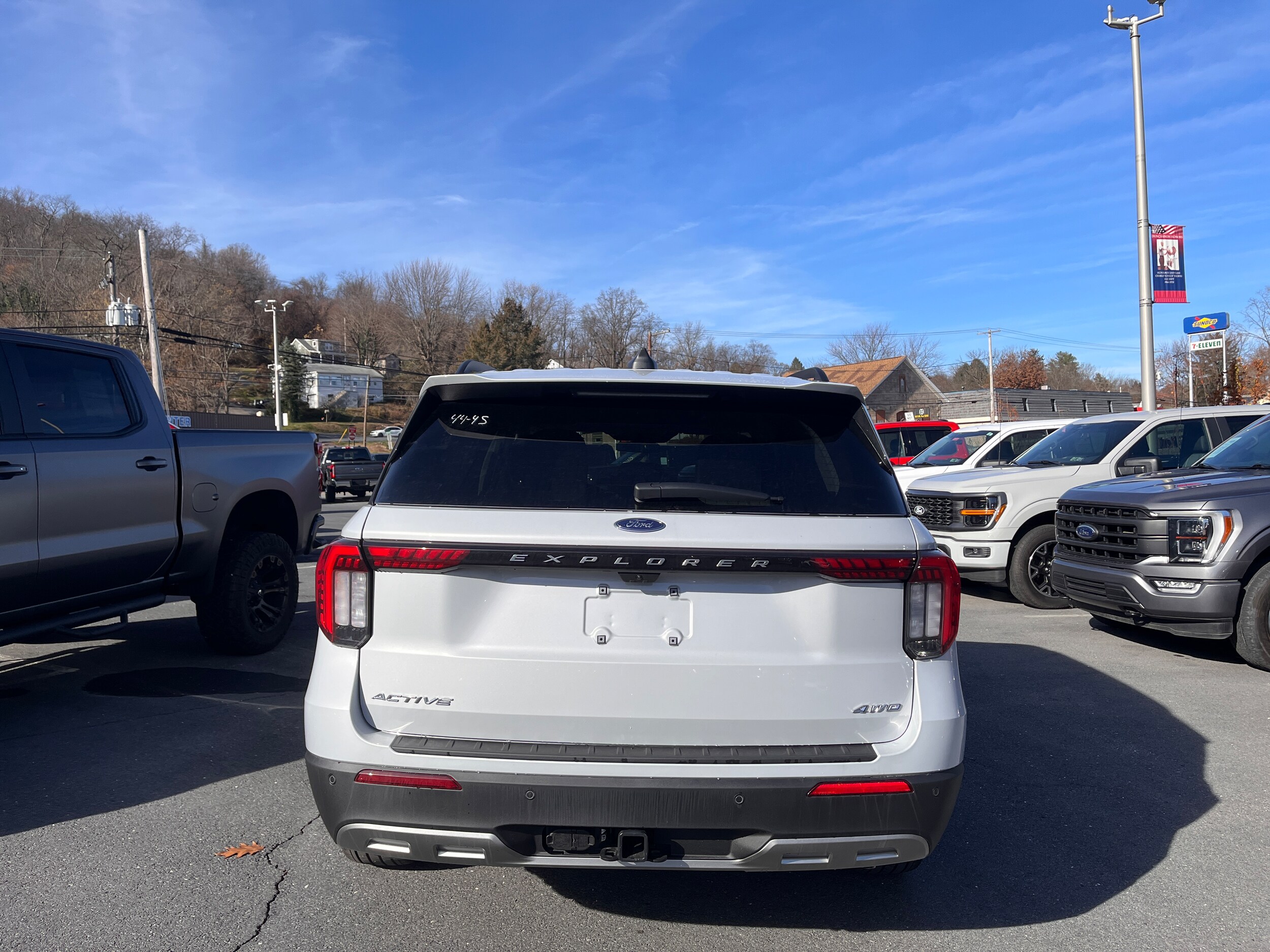 2026 Ford Explorer photo 4