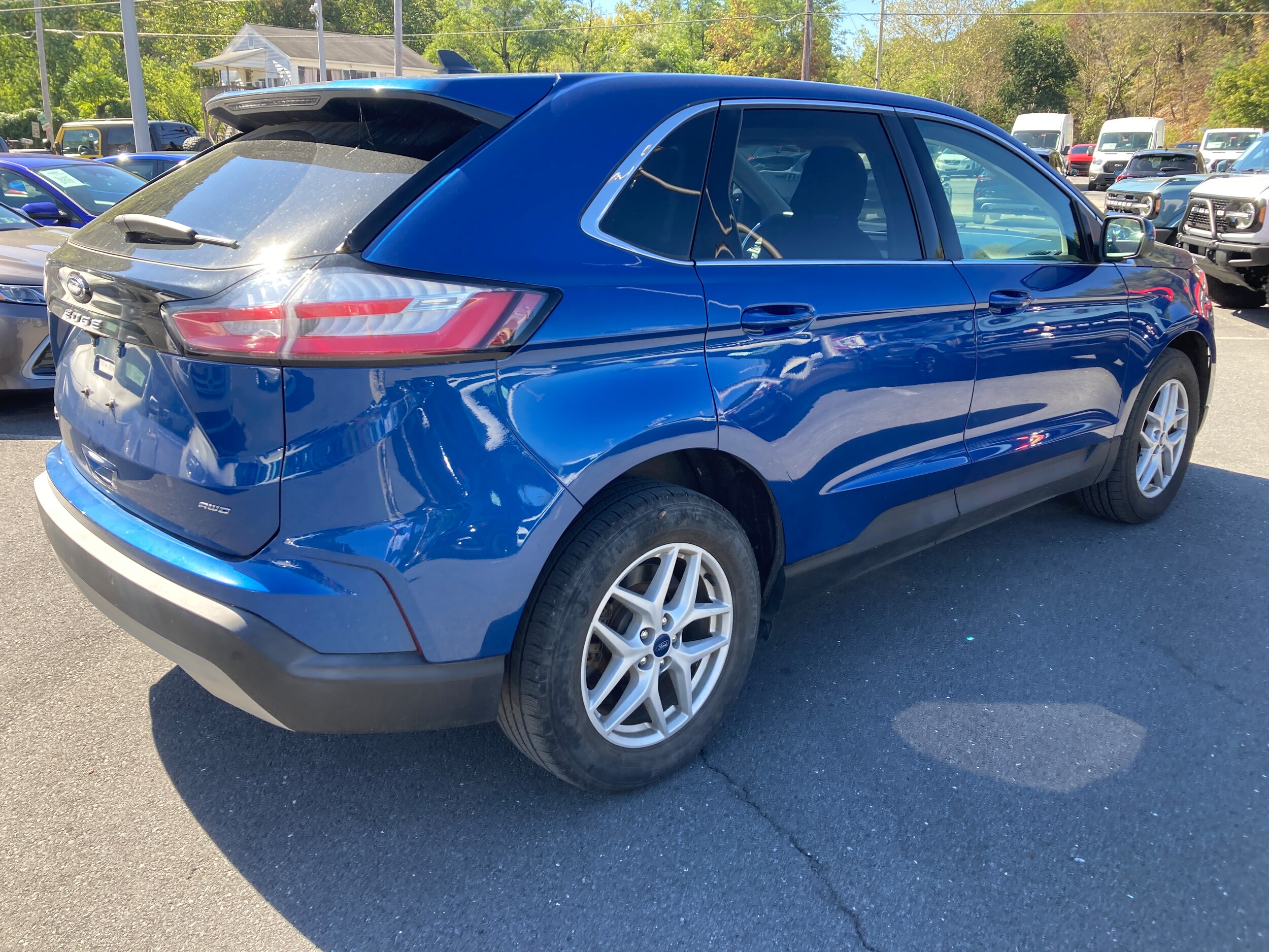 2021 Ford Edge SEL photo 3
