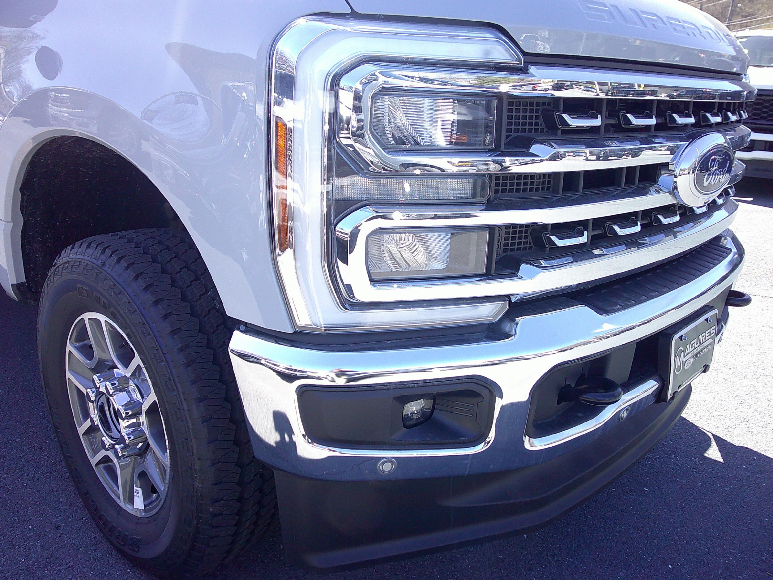 2025 Ford F-250 Lariat photo 2