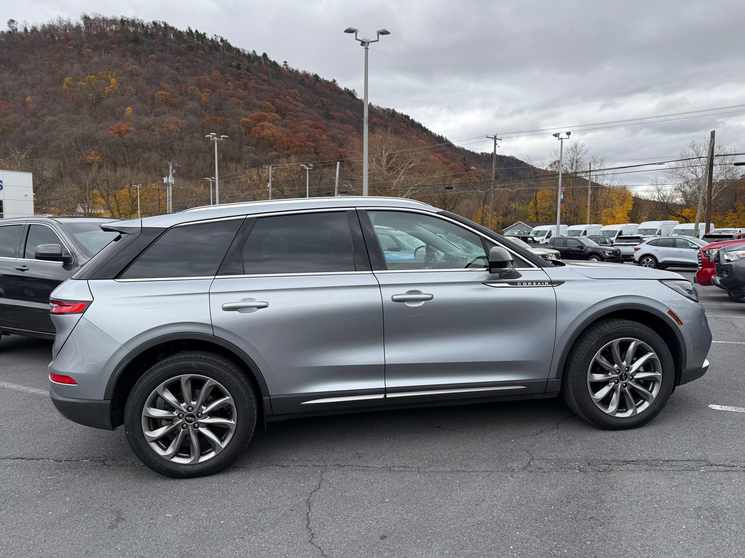 2022 Lincoln Corsair Standard photo 4