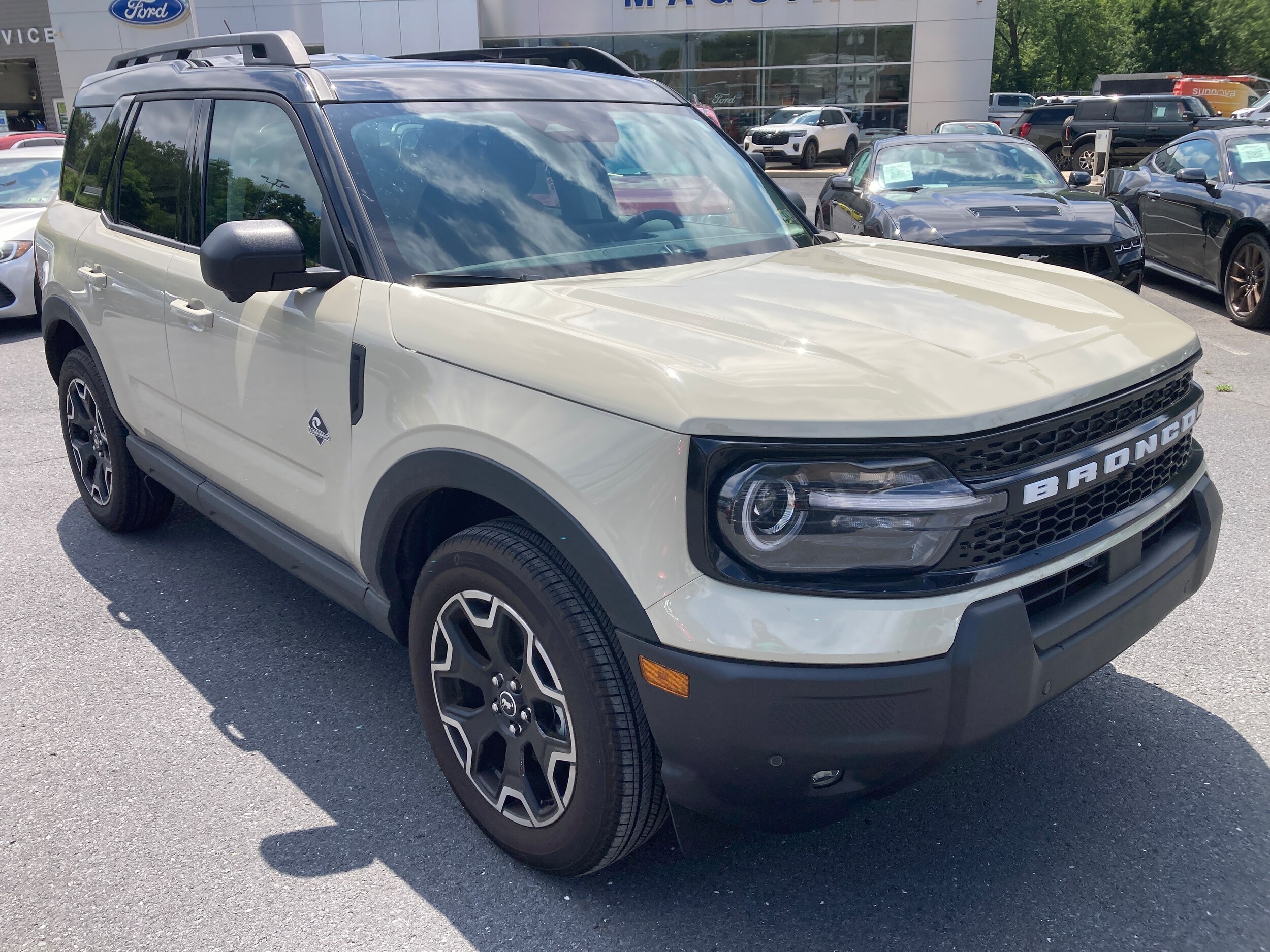 2025 Ford Bronco Sport Outer Banks photo 3