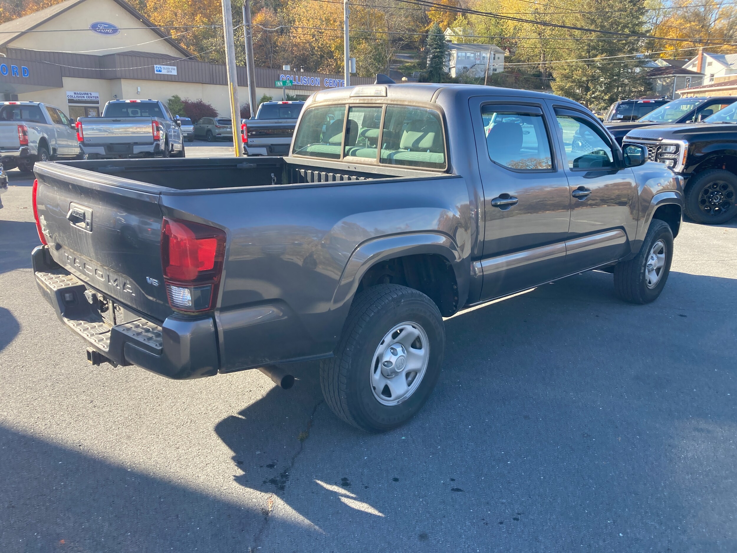 2018 Toyota Tacoma SR5 photo 3