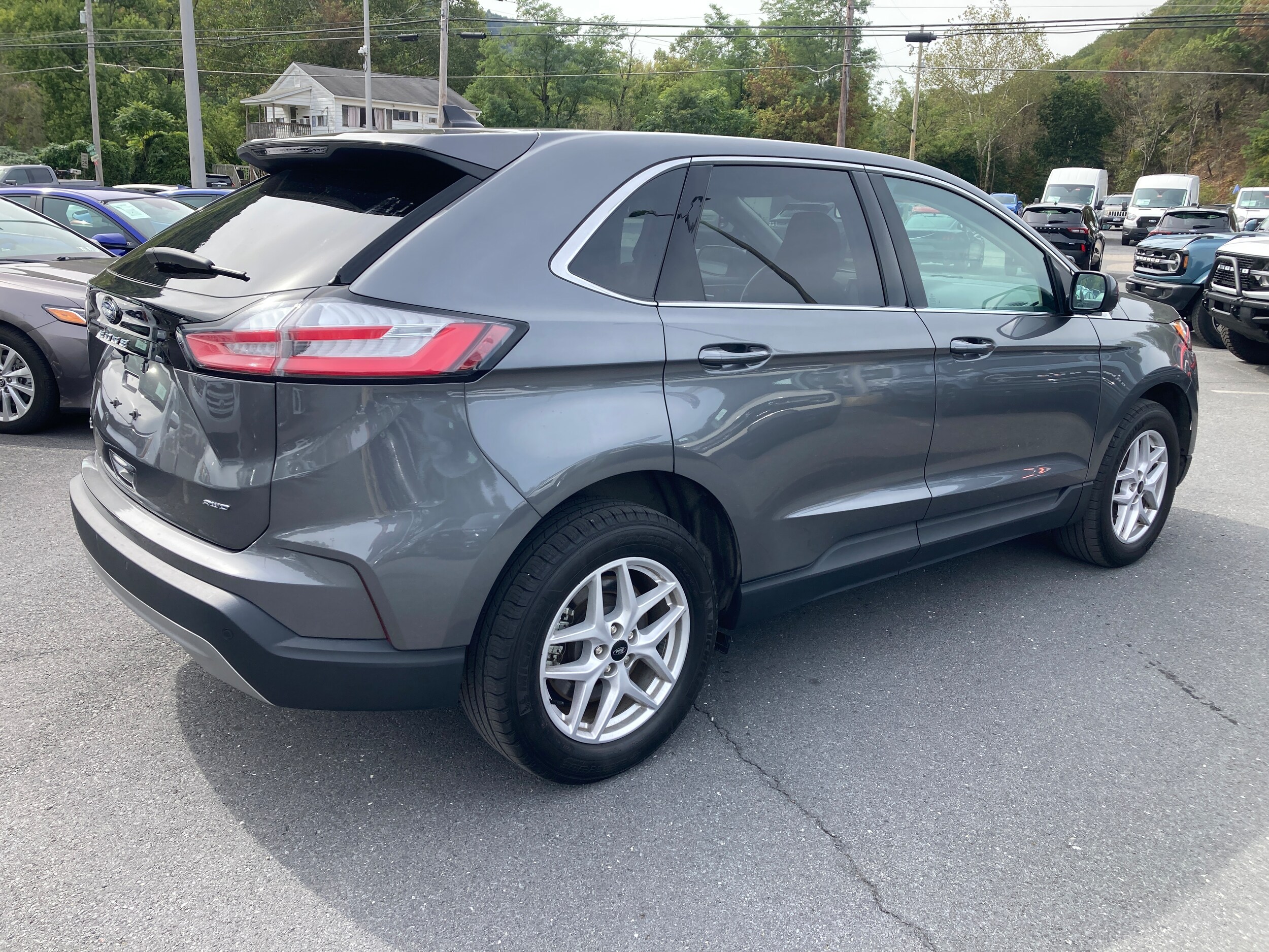 2023 Ford Edge SEL photo 4