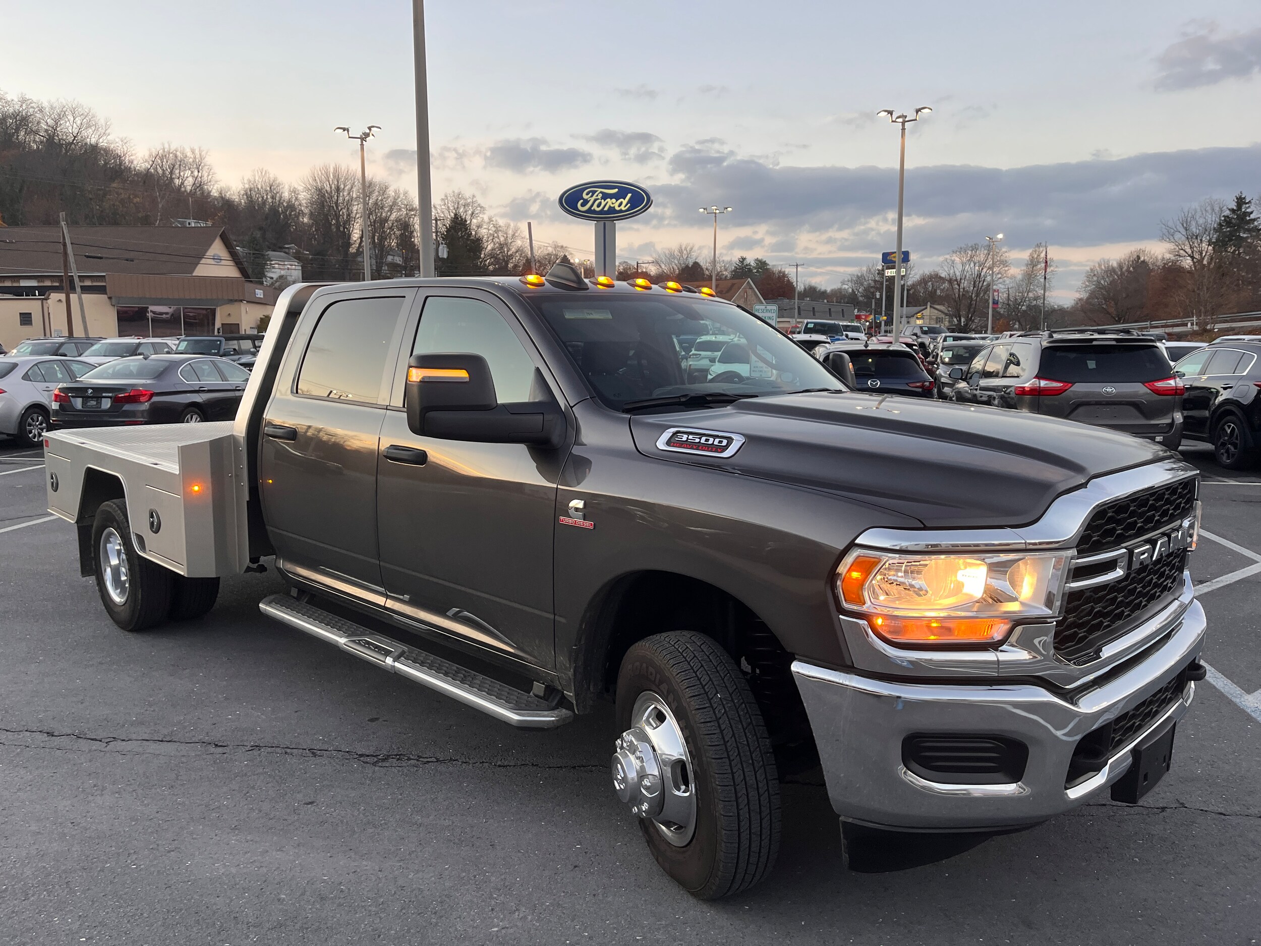 2024 Ram 3500 Tradesman photo 3