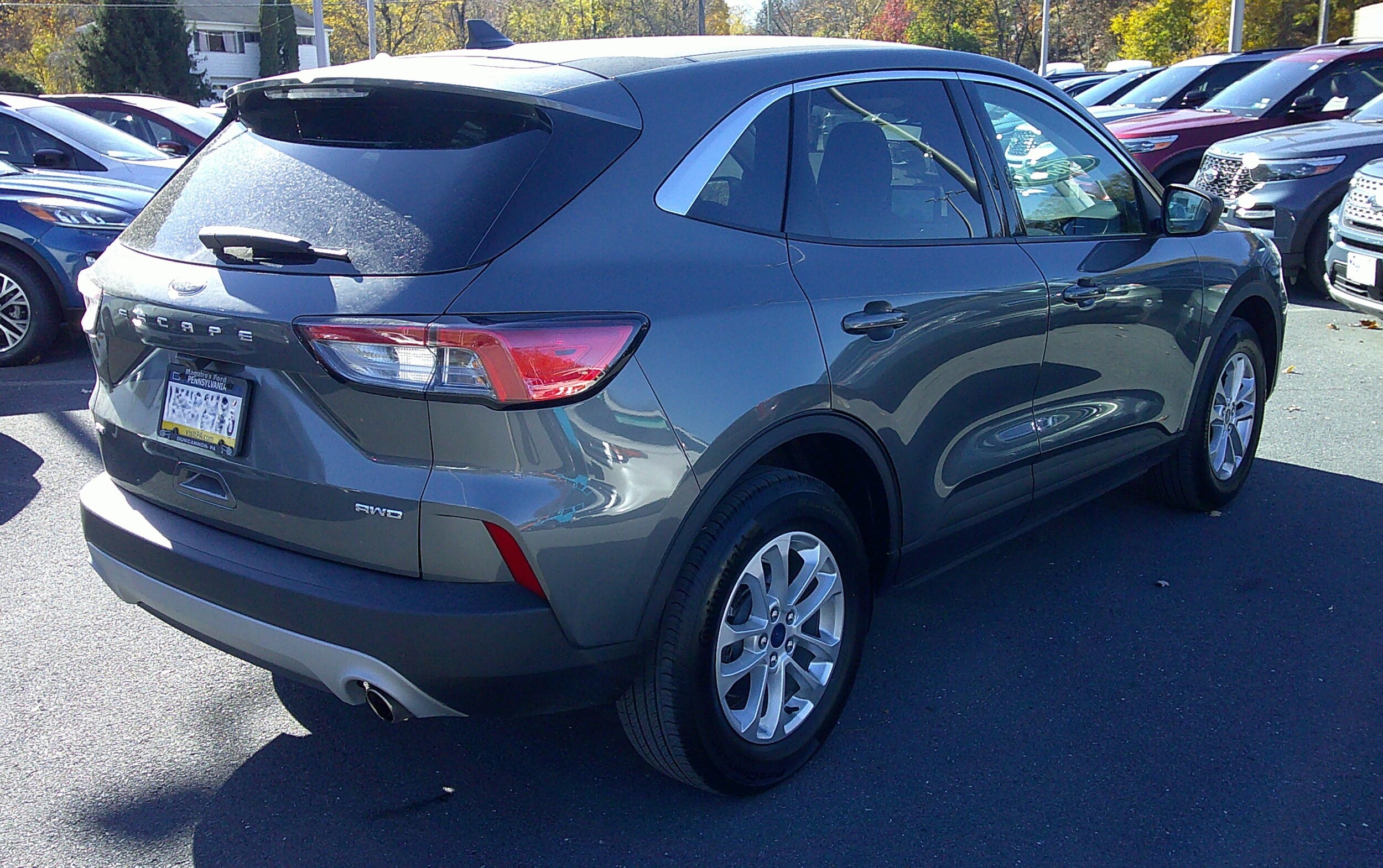 2022 Ford Escape SE photo 2
