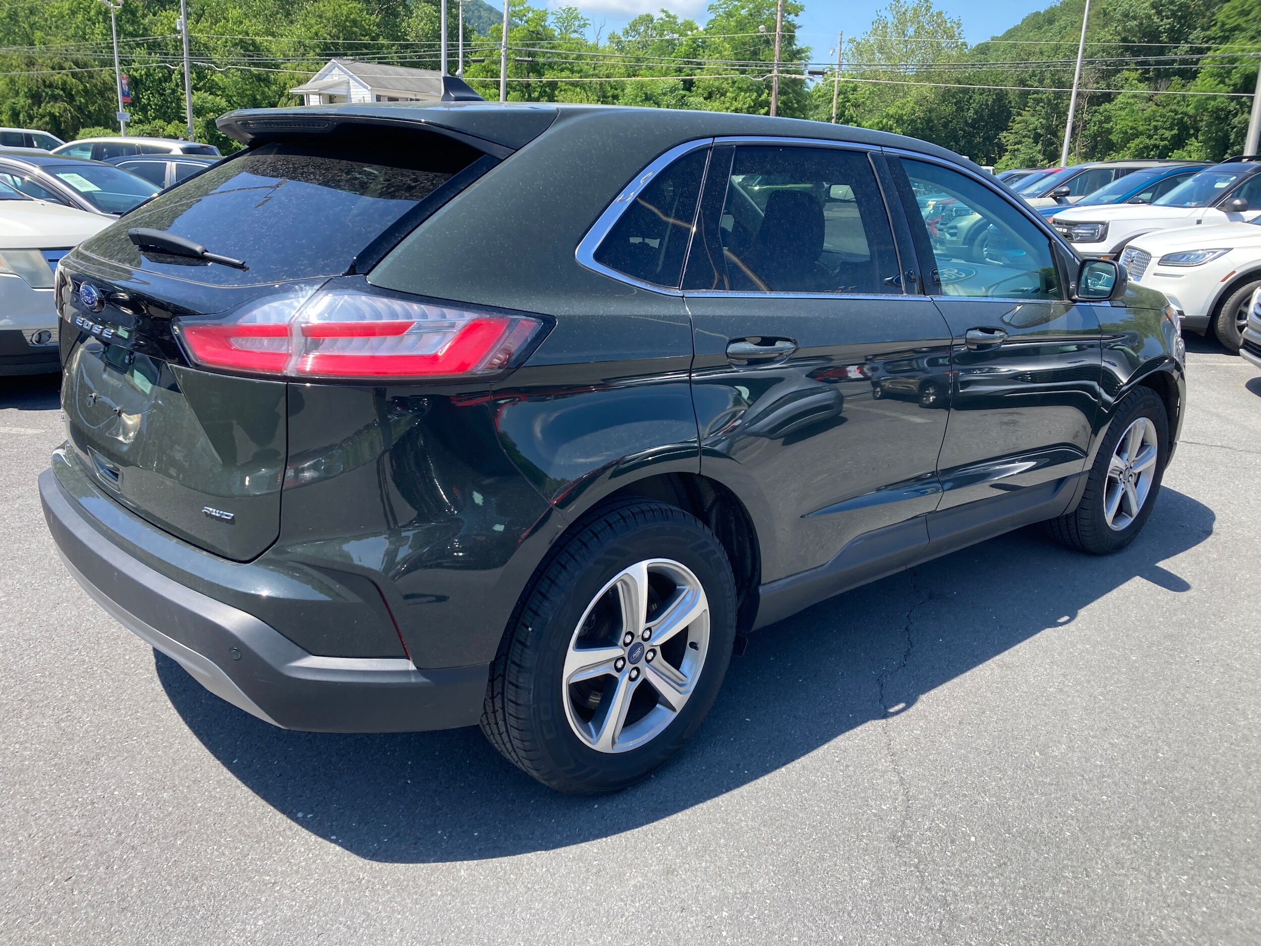 2022 Ford Edge SEL photo 4
