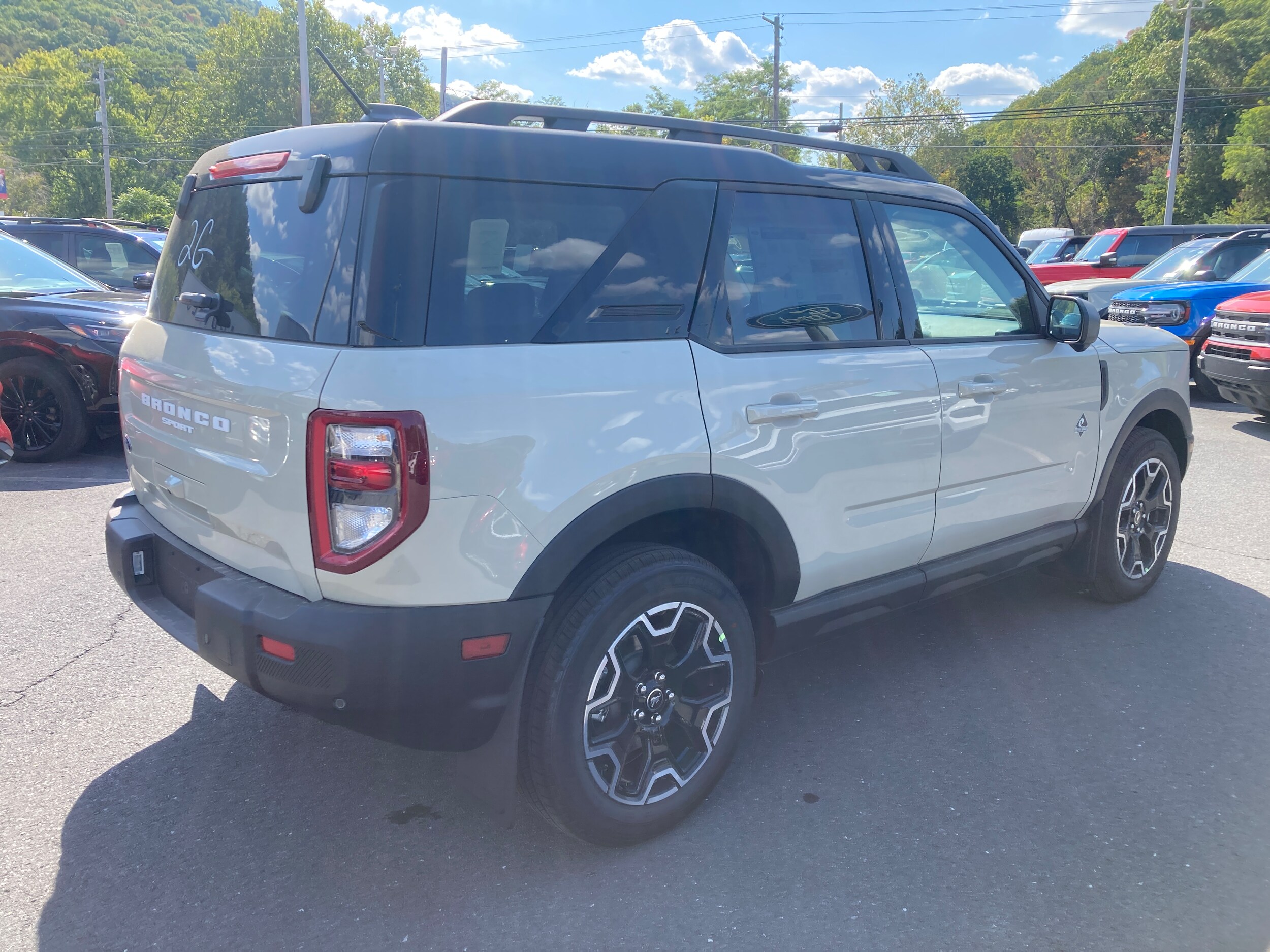 2025 Ford Bronco Sport Outer Banks photo 4