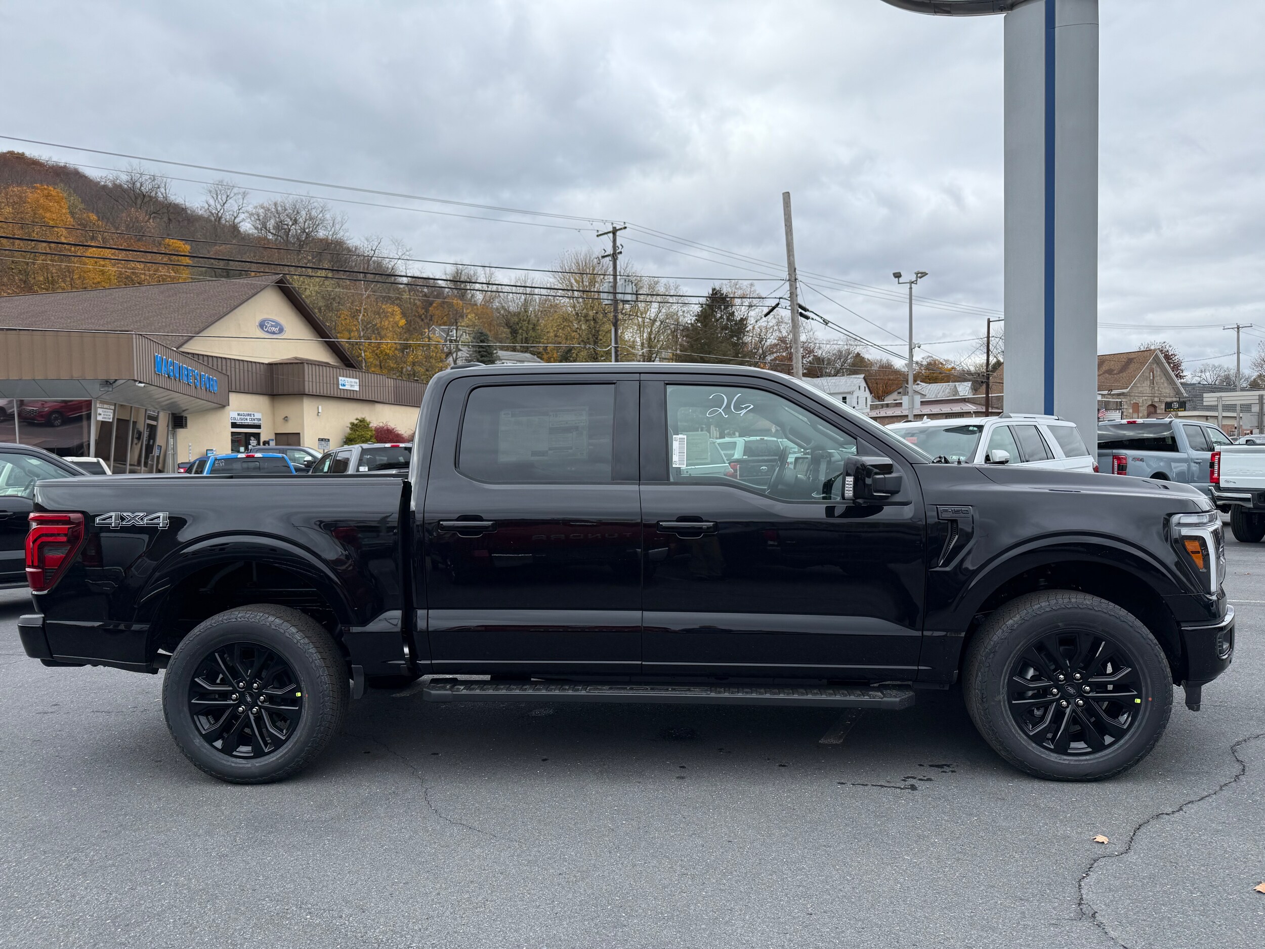 2025 Ford F-150 Lariat photo 2