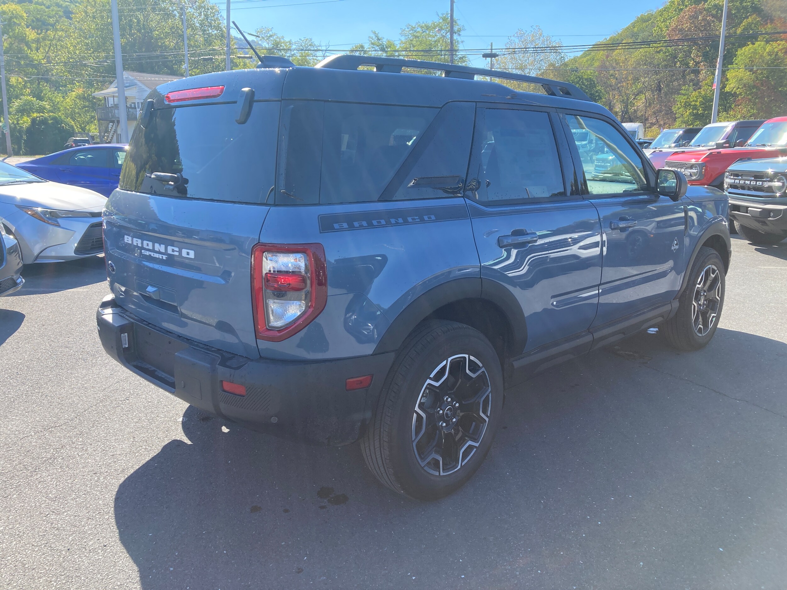 2025 Ford Bronco Sport Outer Banks photo 4