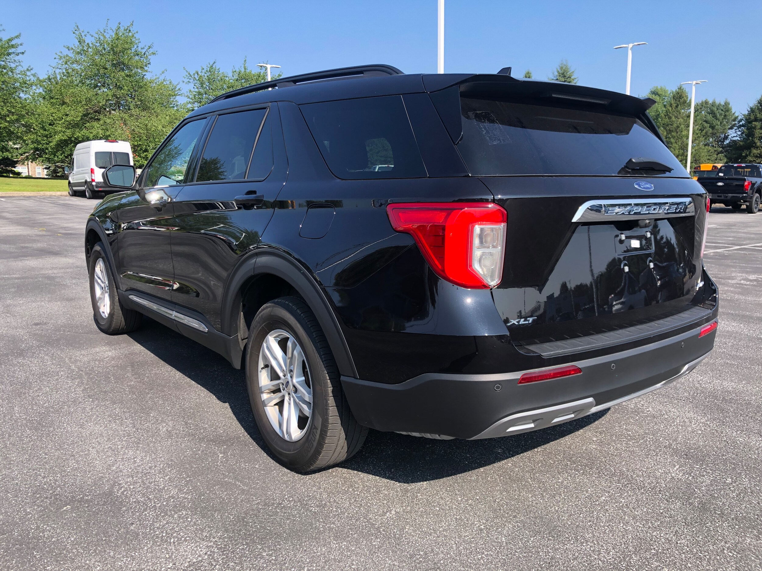 2023 Ford Explorer XLT photo 3