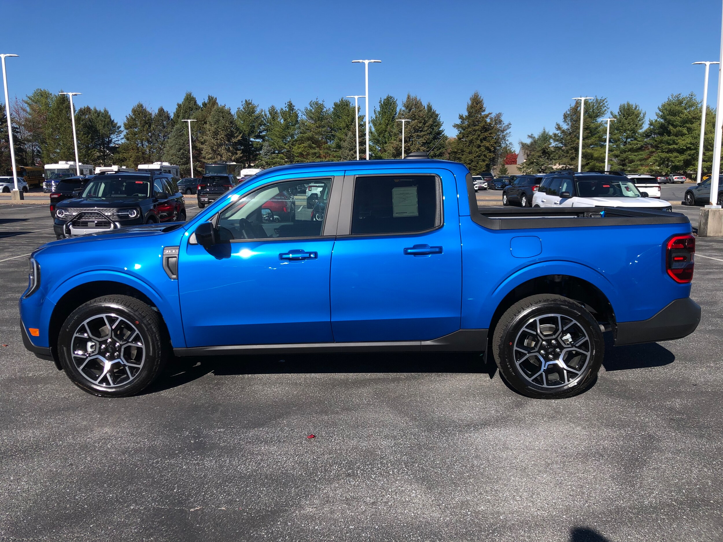 2025 Ford Maverick Lariat photo 2