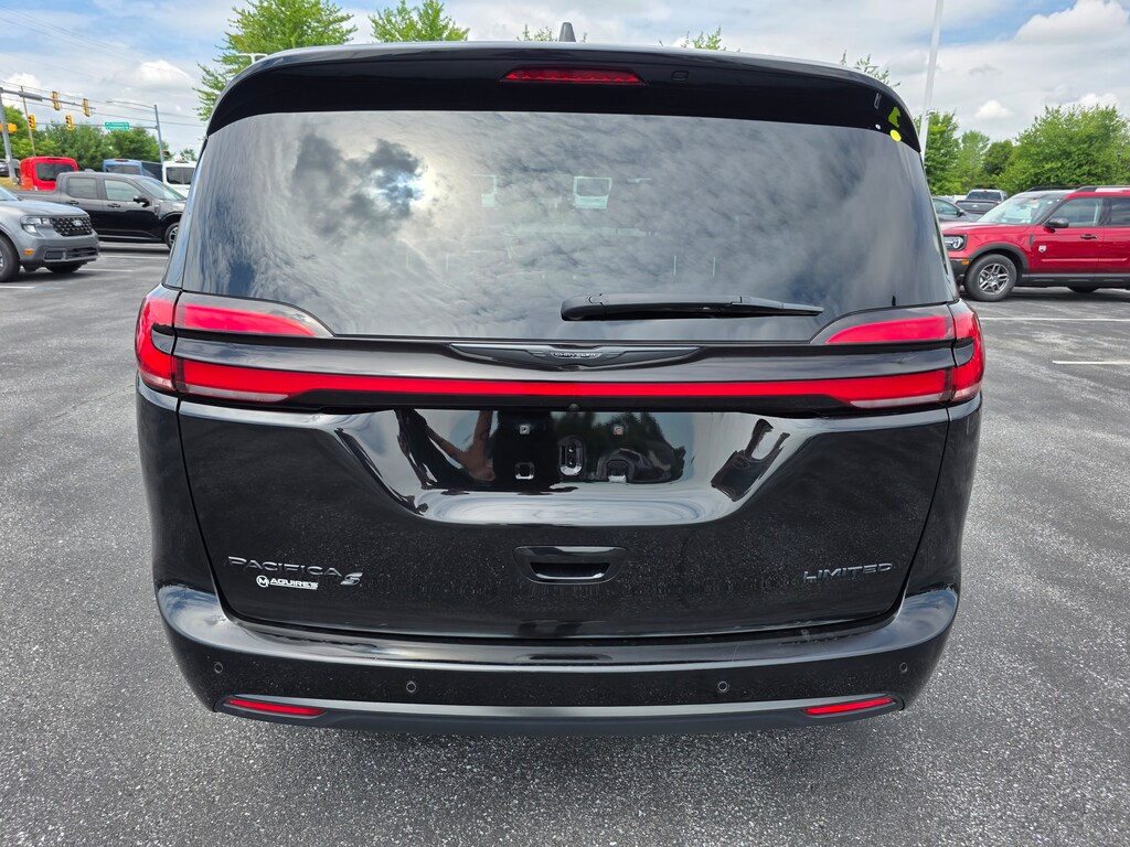 Certified 2025 Chrysler Pacifica Limited Minivan/Van