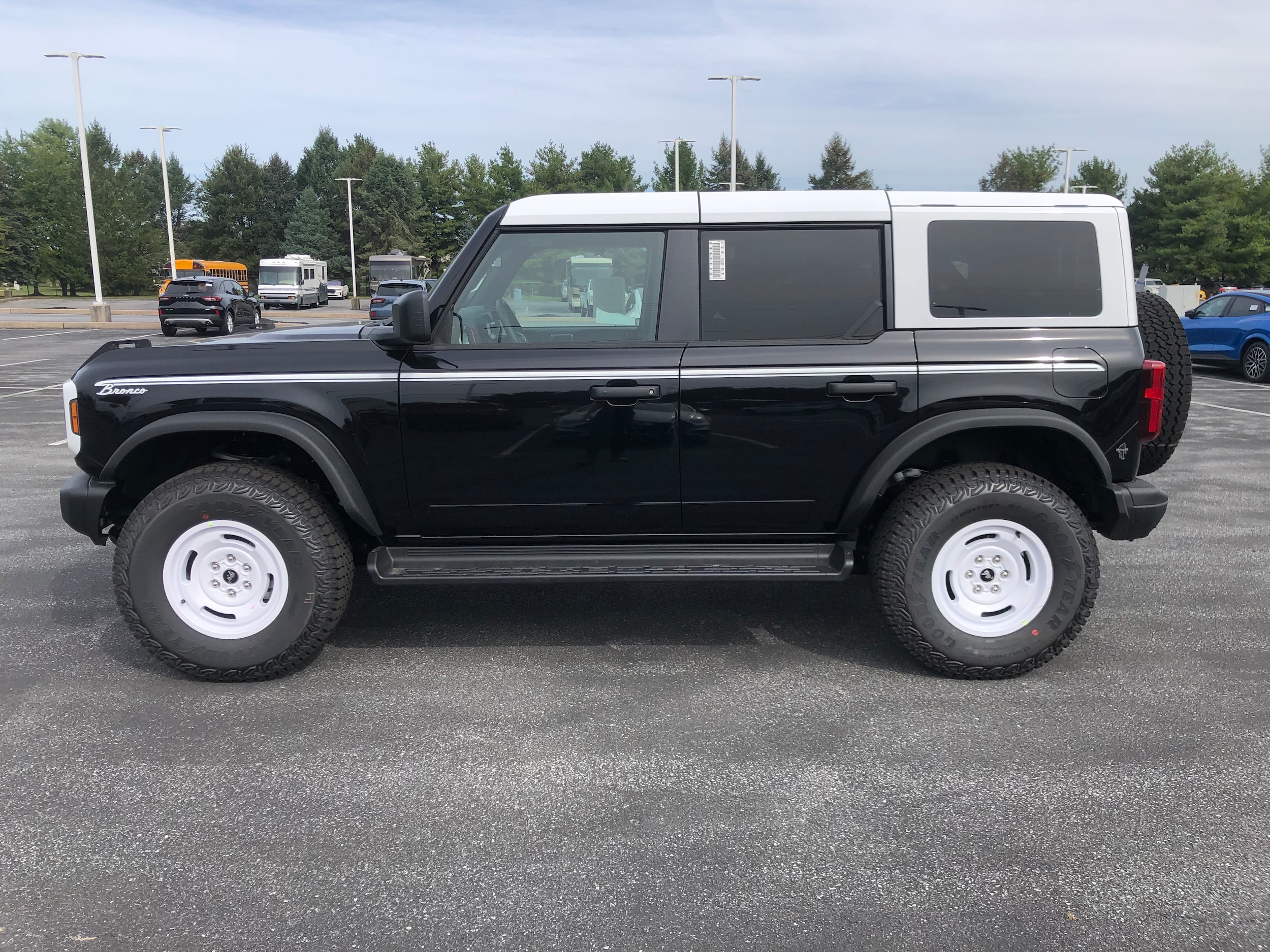 2025 Ford Bronco Heritage First Edition photo 2