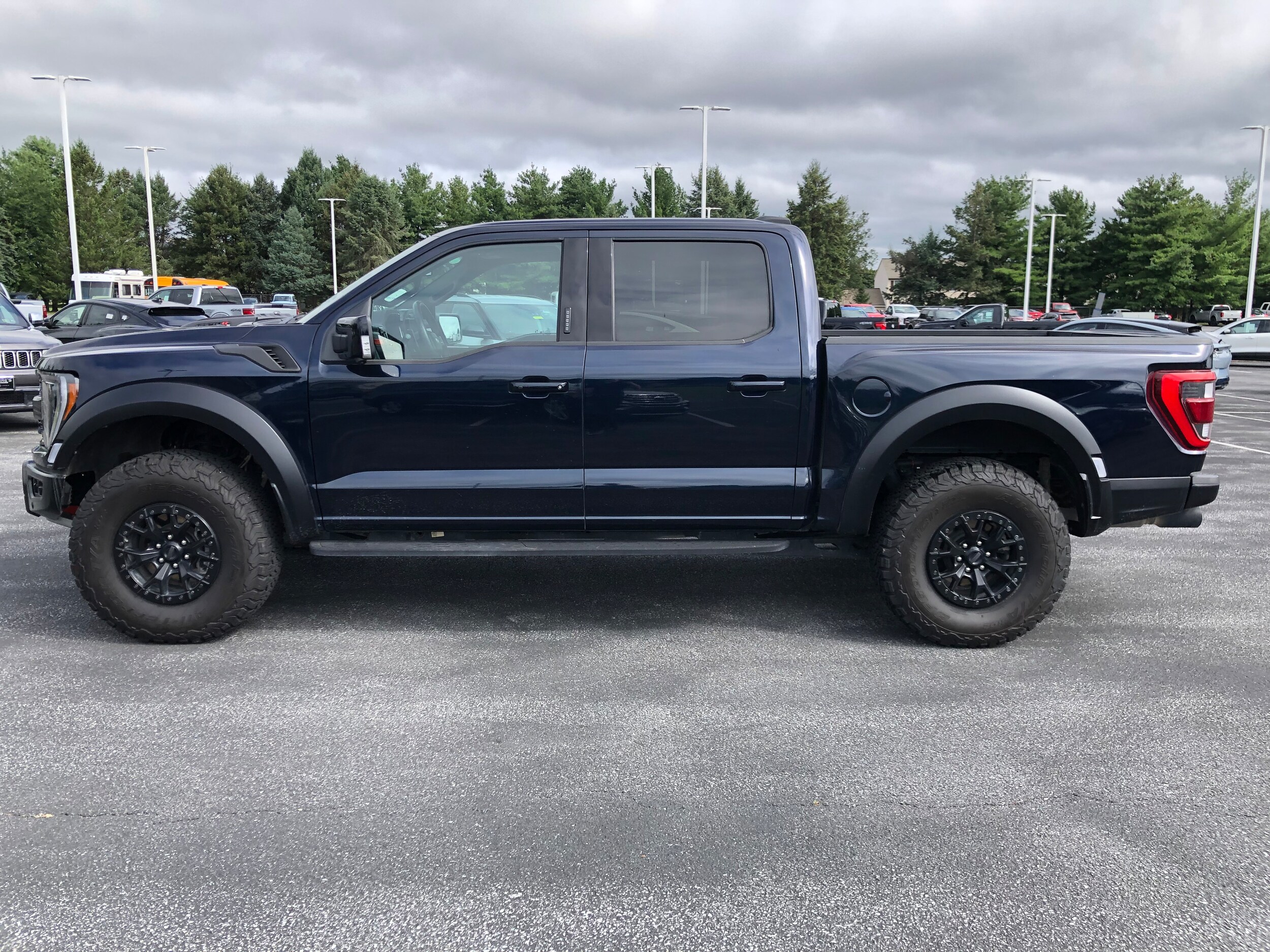 2023 Ford F-150 Raptor photo 2