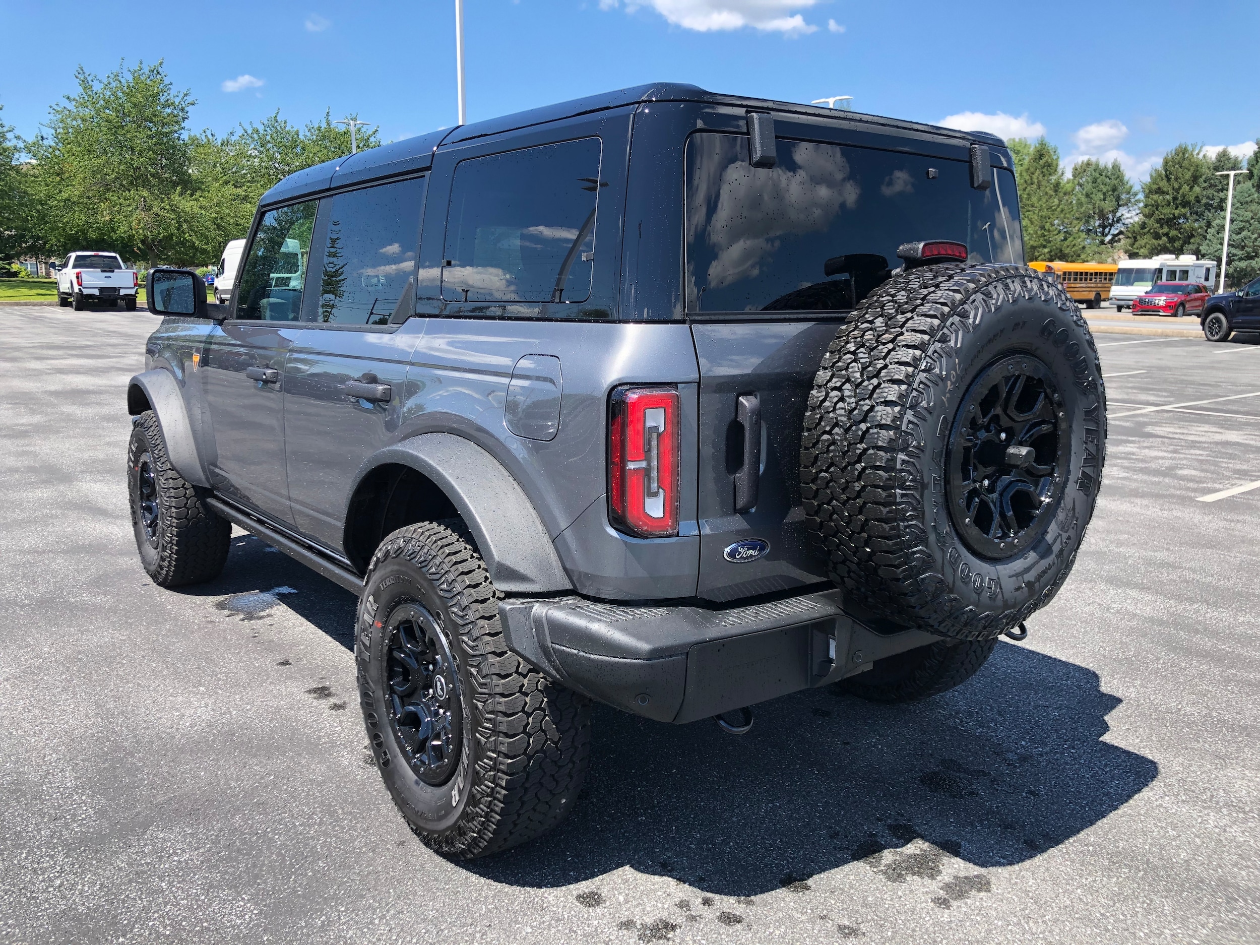 2025 Ford Bronco Badlands photo 3