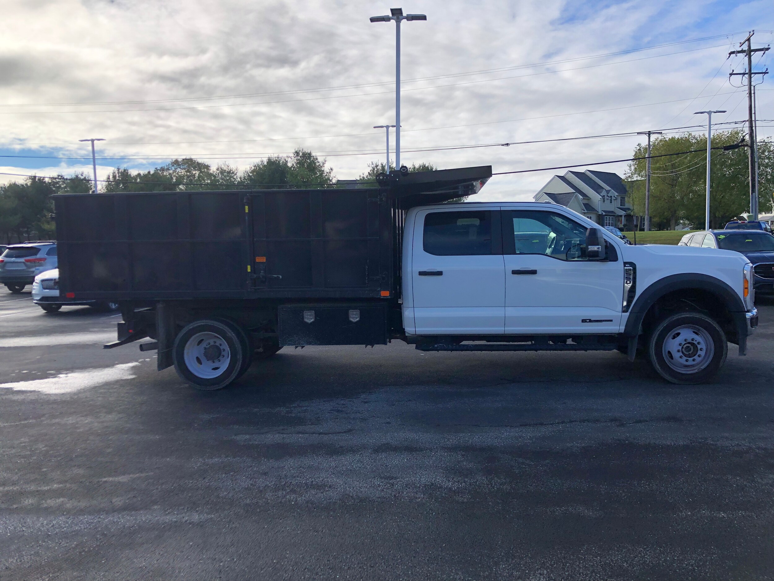 2023 Ford F-550 photo 2