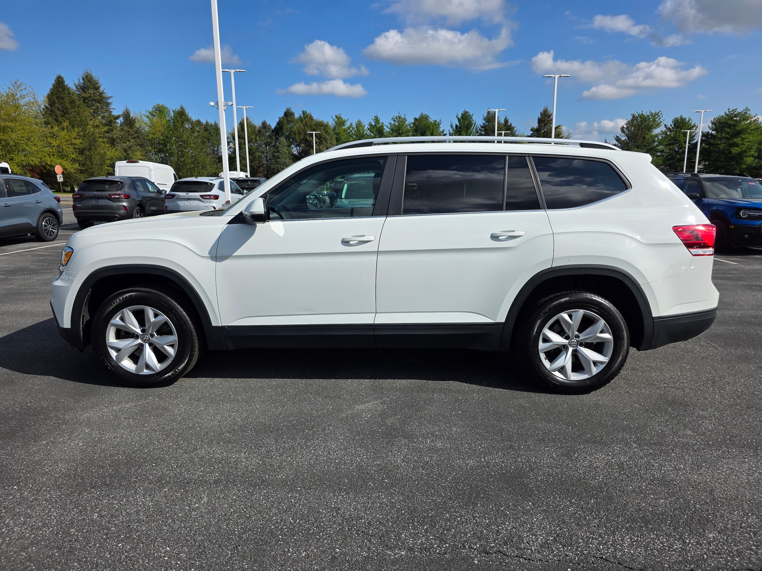 Used 2018 Volkswagen Atlas Launch Edition with VIN 1V2HR2CA8JC500754 for sale in Palmyra, PA