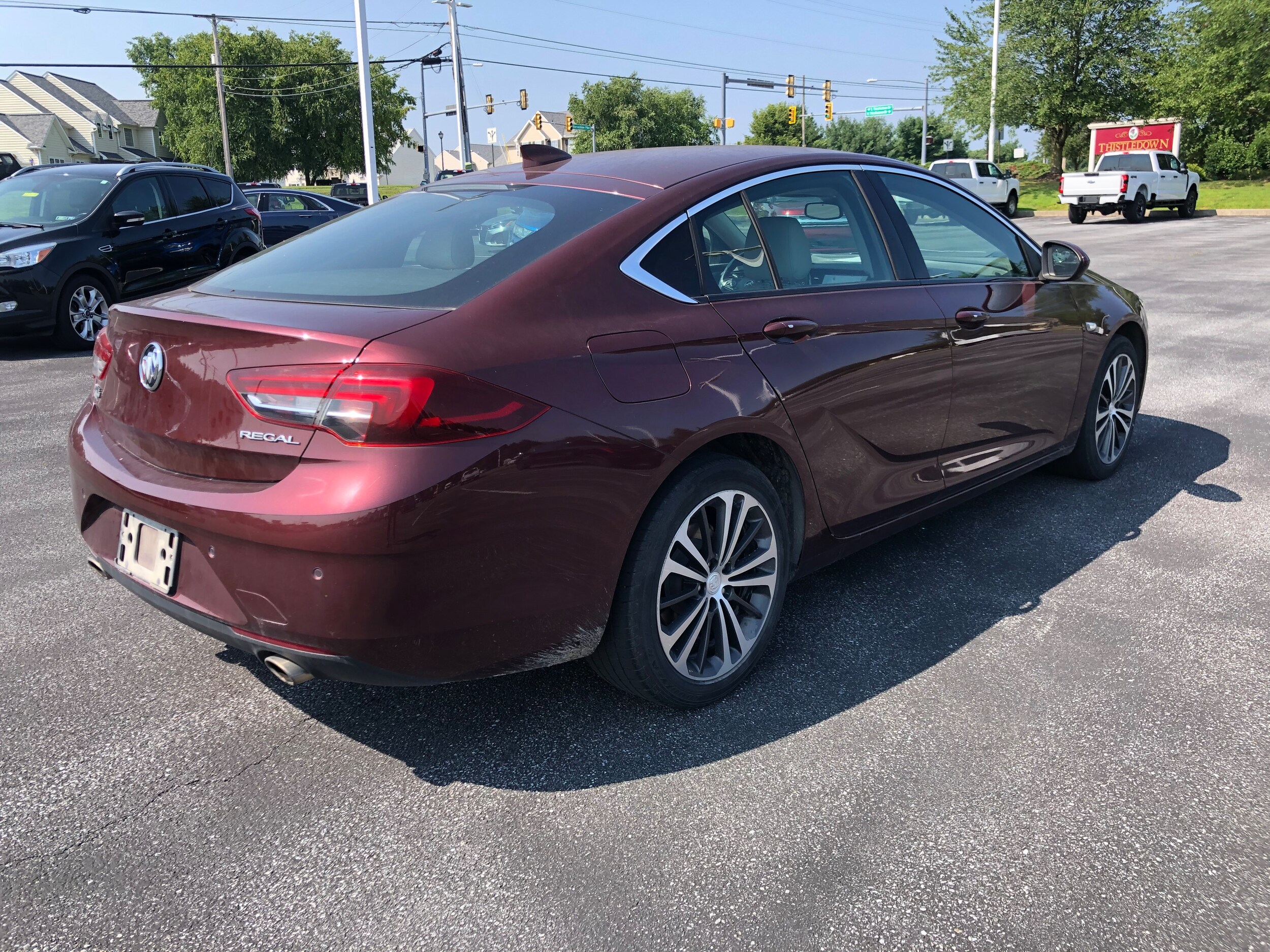 2020 Buick Regal Essence photo 2