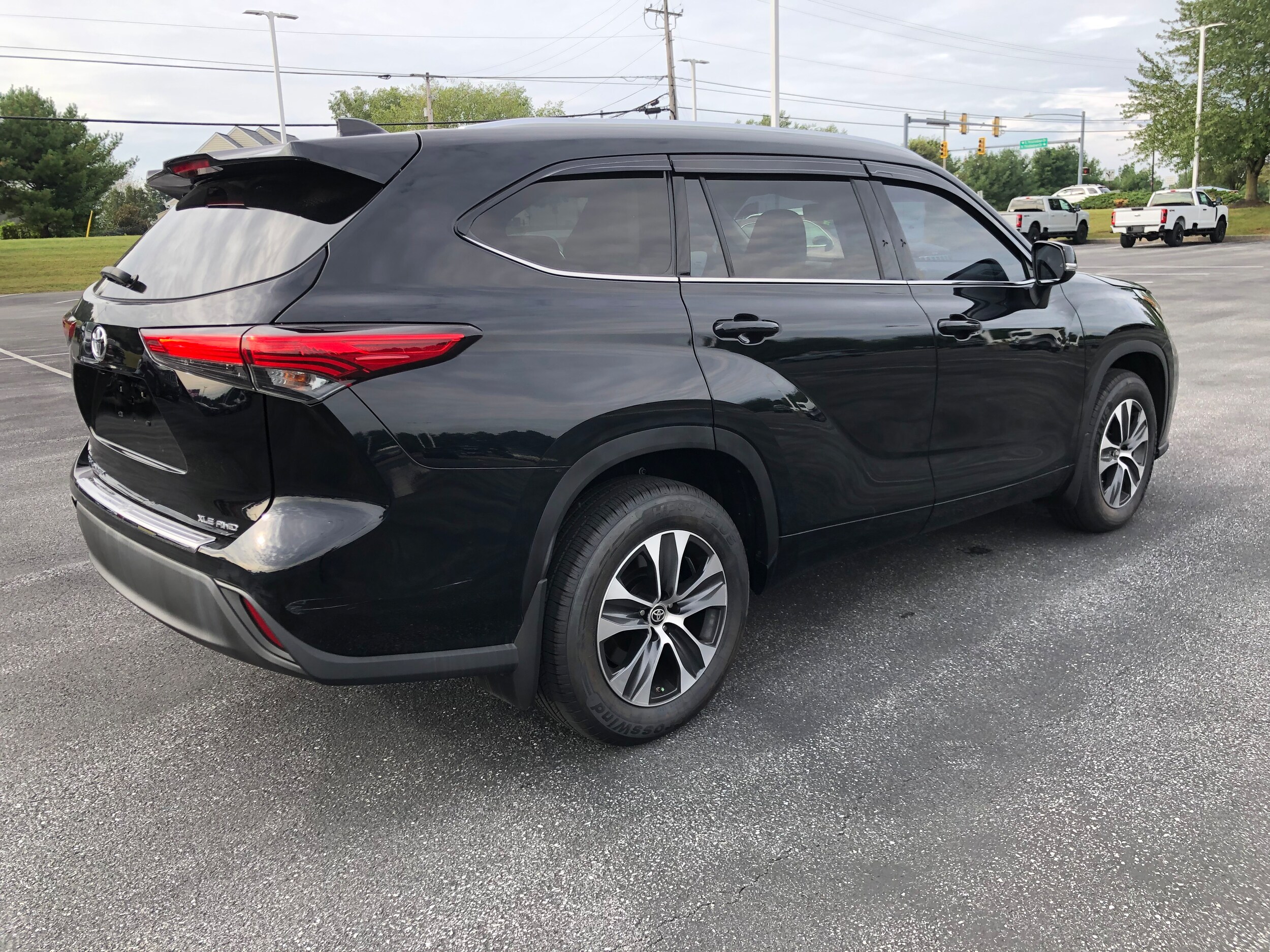 2020 Toyota Highlander XLE photo 3