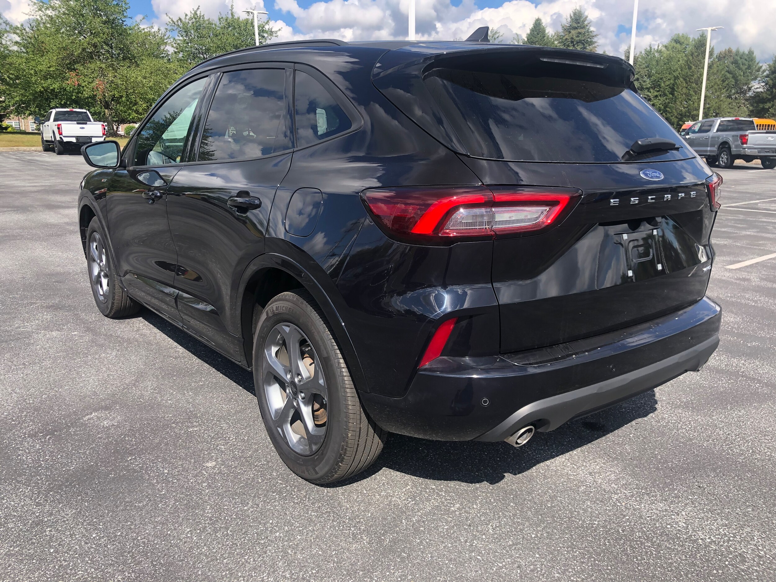 2023 Ford Escape ST-Line photo 2