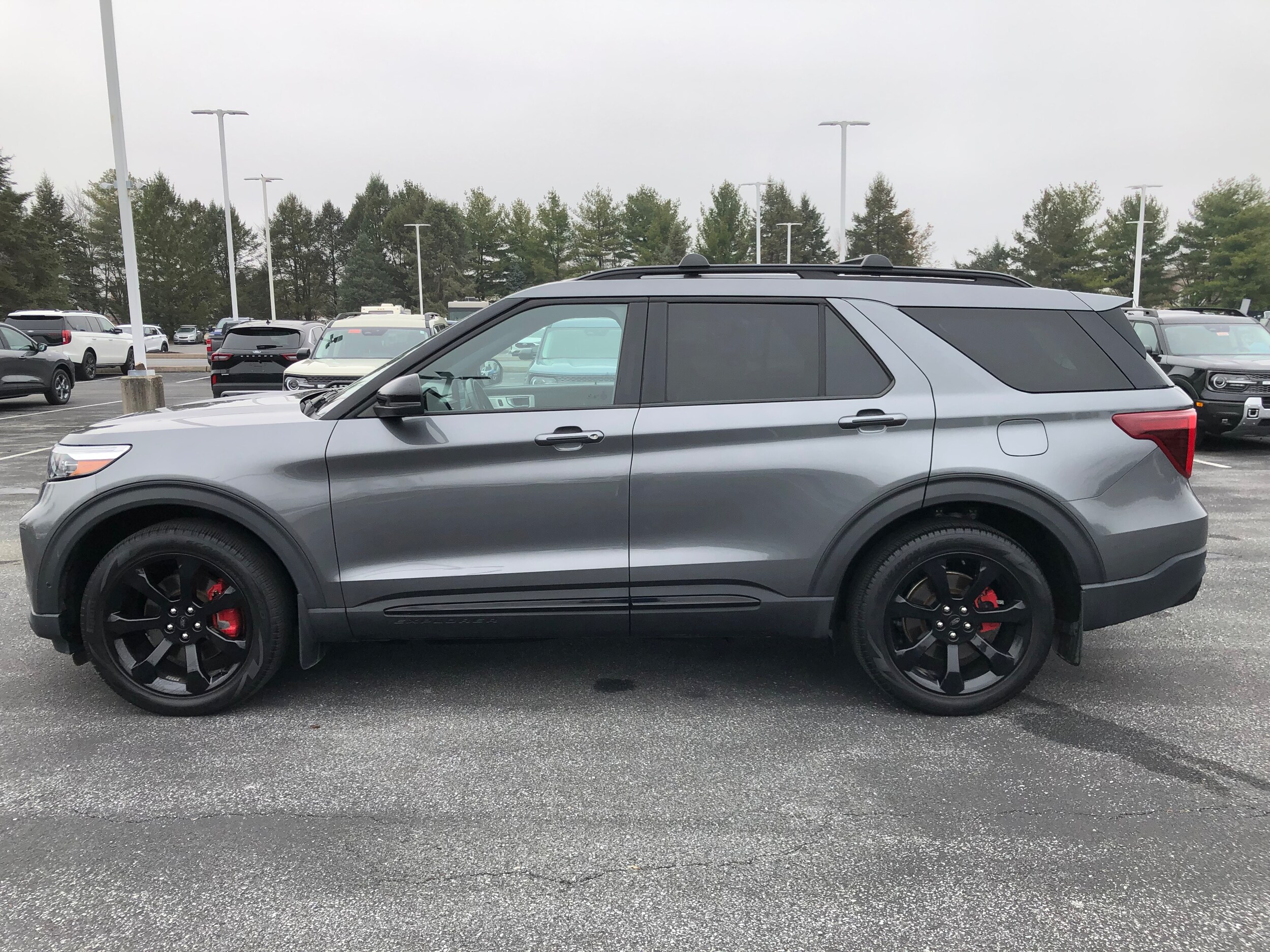 2022 Ford Explorer ST photo 2