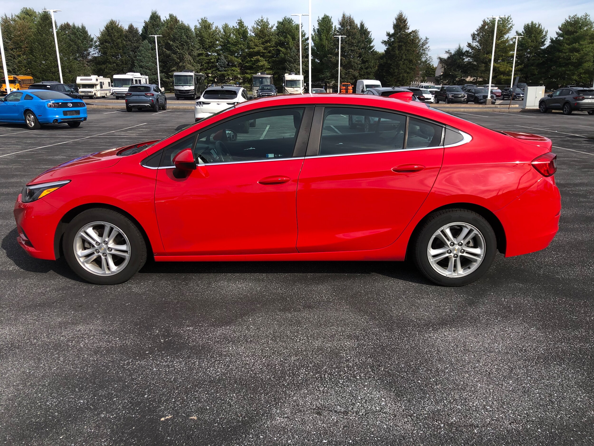 2018 Chevrolet Cruze LT photo 2