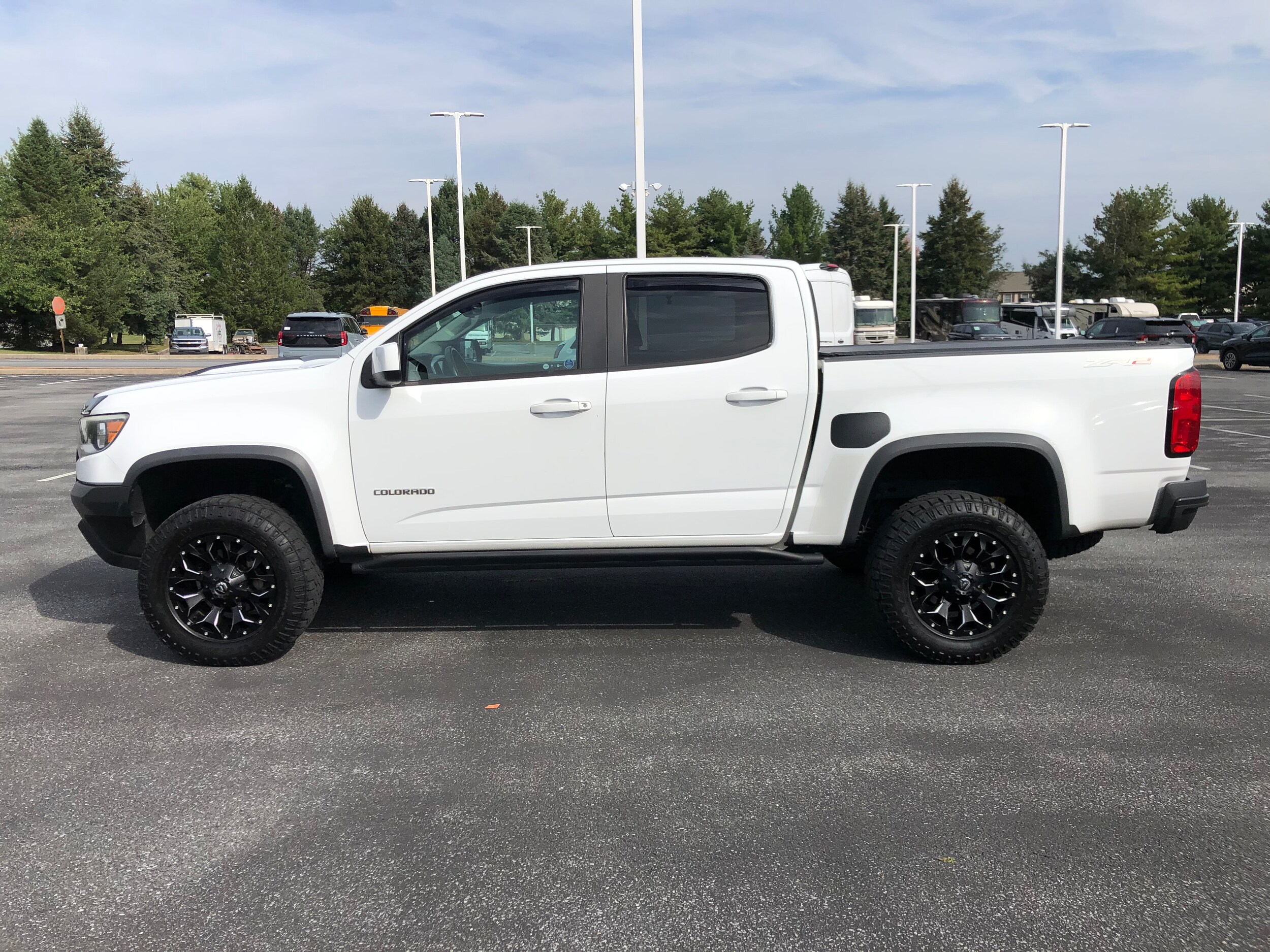 2017 Chevrolet Colorado ZR2 photo 2