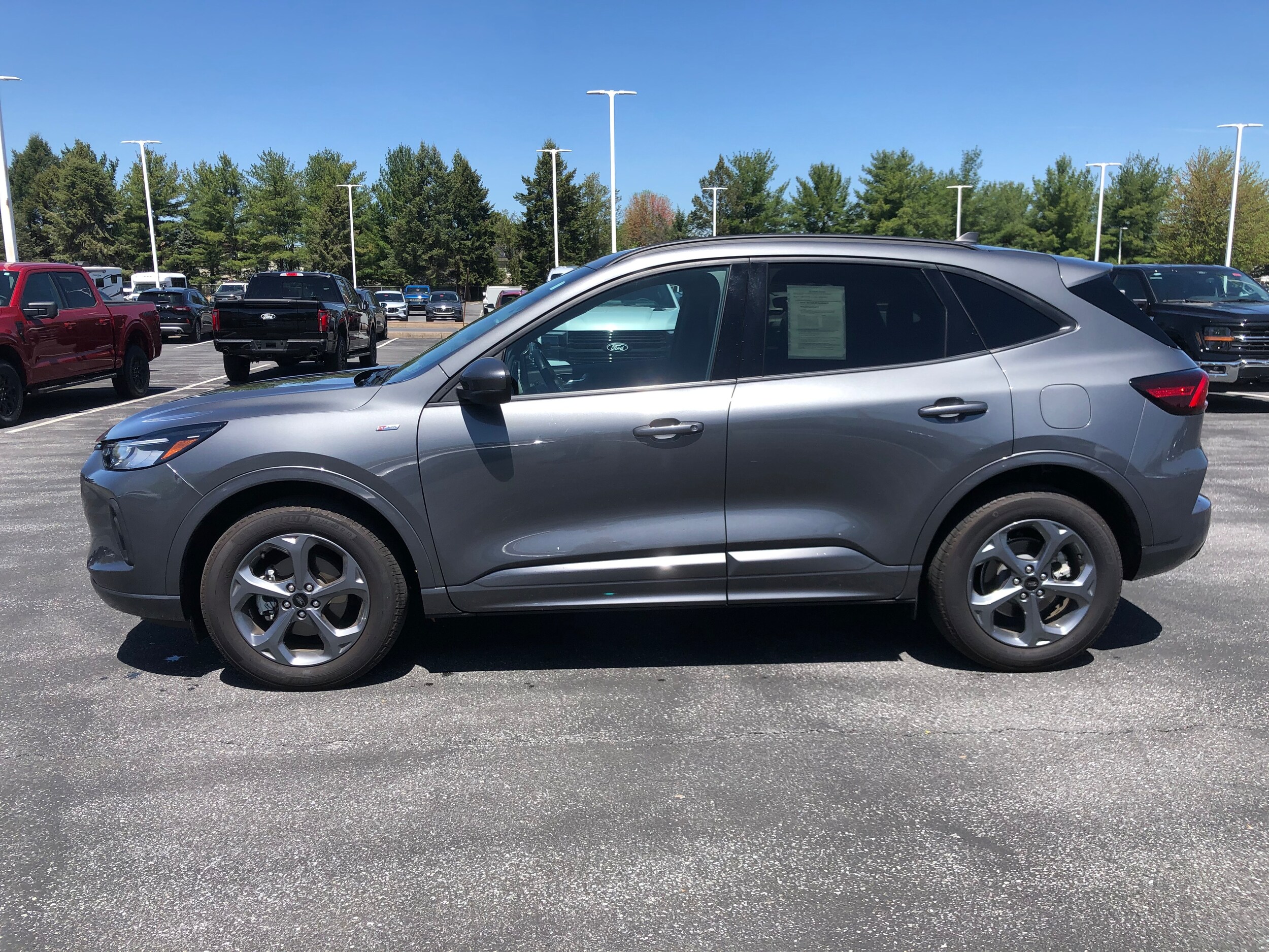 2024 Ford Escape ST-Line Select photo 2