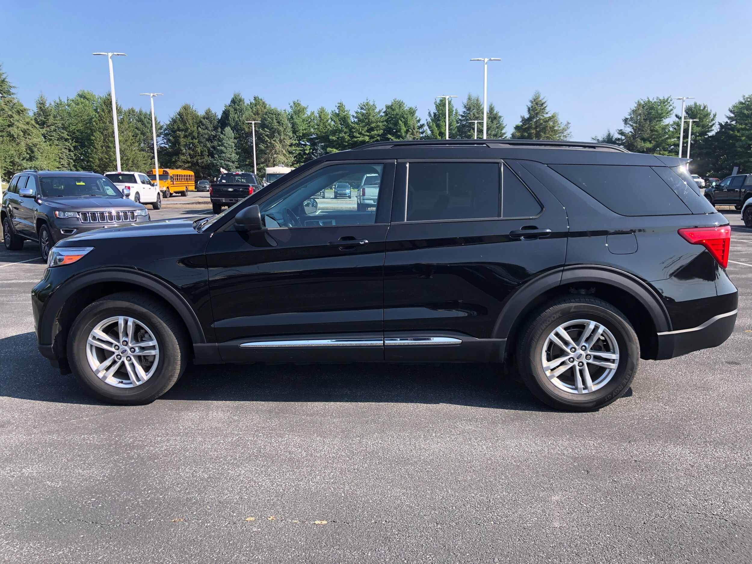 2023 Ford Explorer XLT photo 2