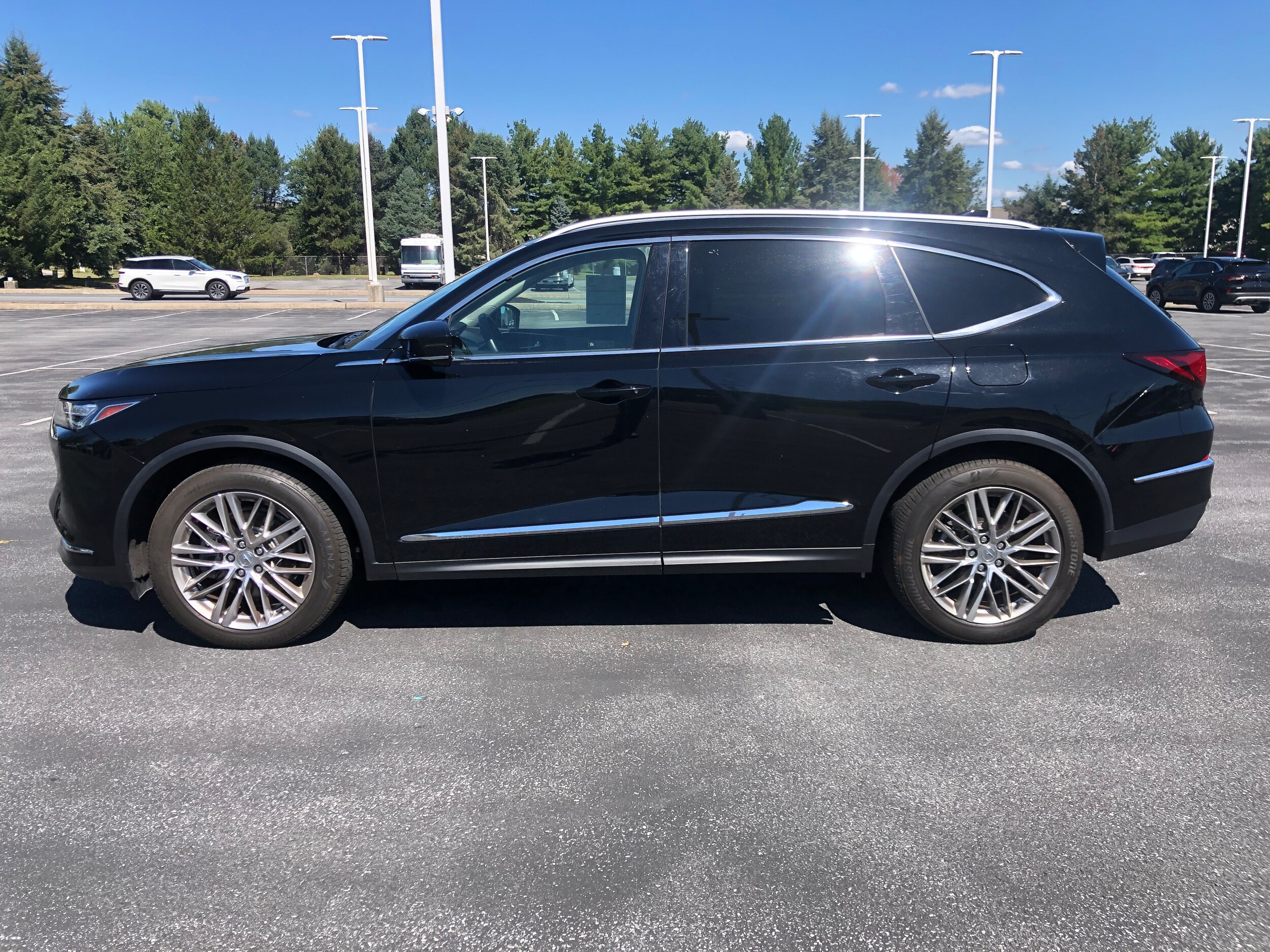 2023 Acura MDX SH-AWD Advance photo 2