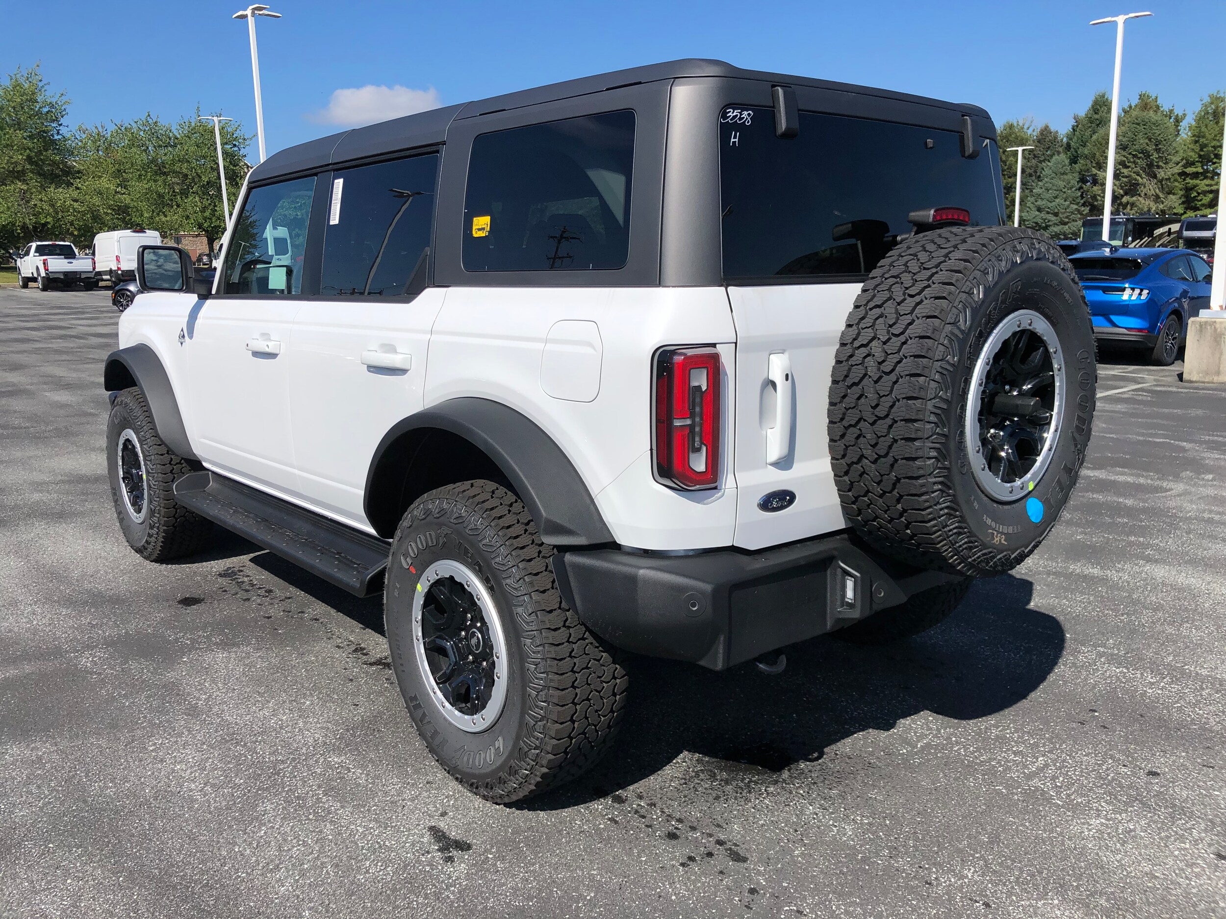 2025 Ford Bronco Outer Banks photo 3