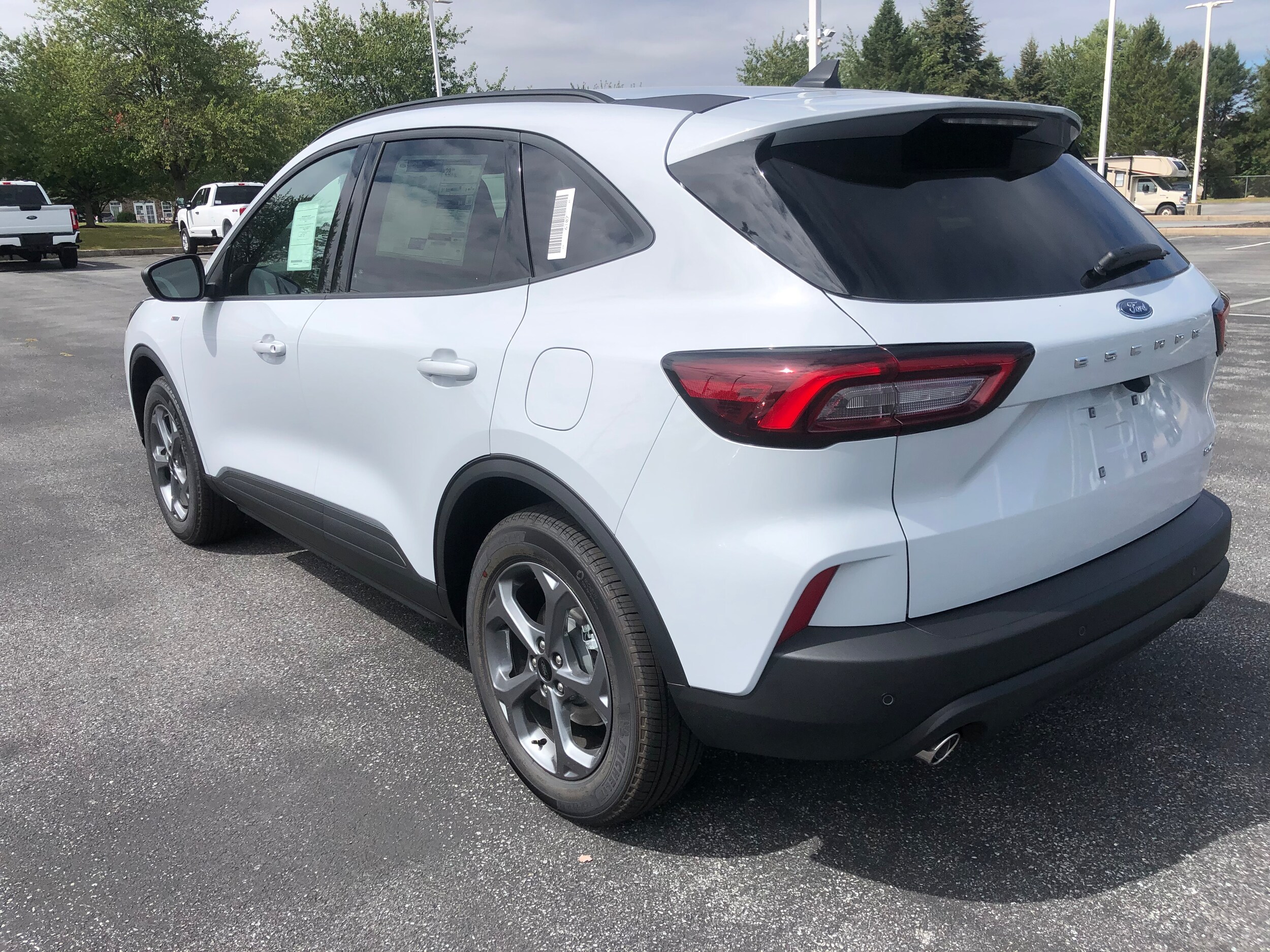 2025 Ford Escape ST-Line photo 2