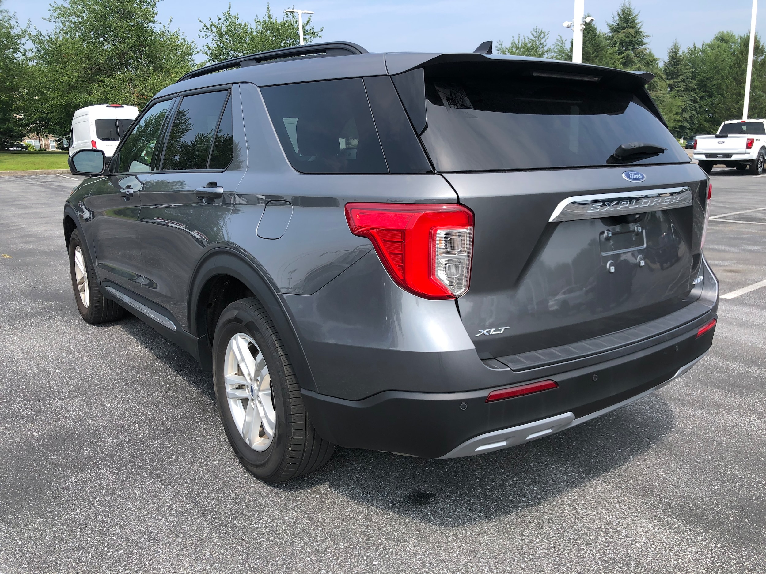 2023 Ford Explorer XLT photo 3