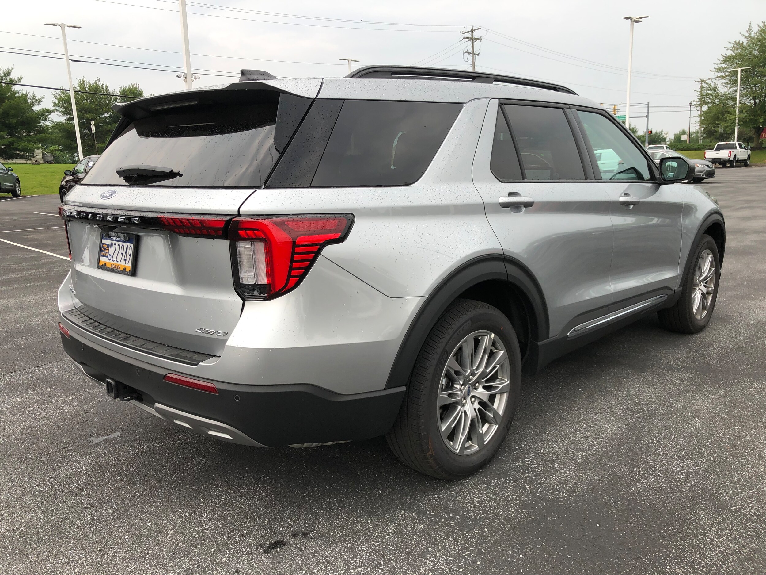 2025 Ford Explorer photo 4