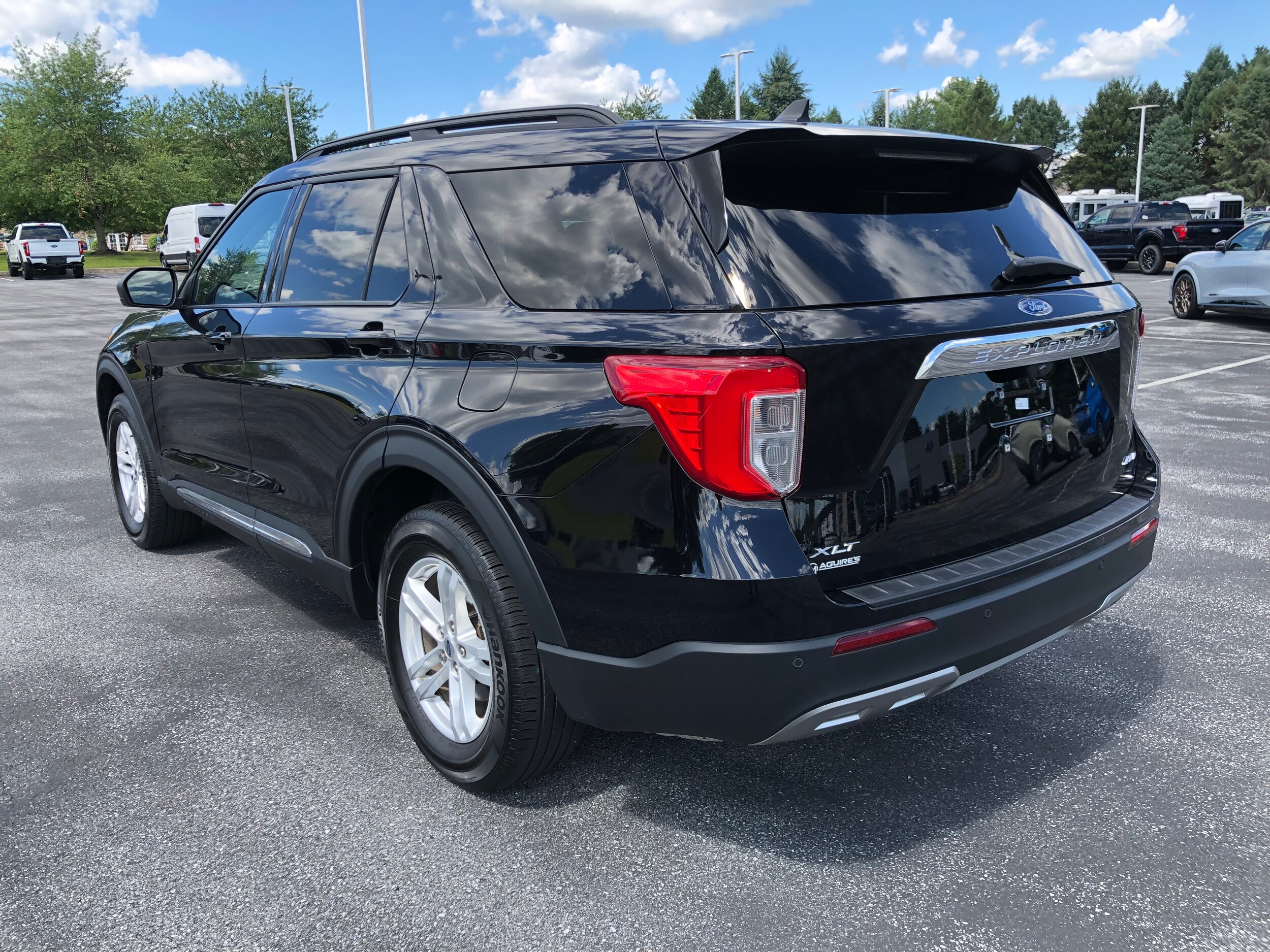 2023 Ford Explorer XLT photo 3