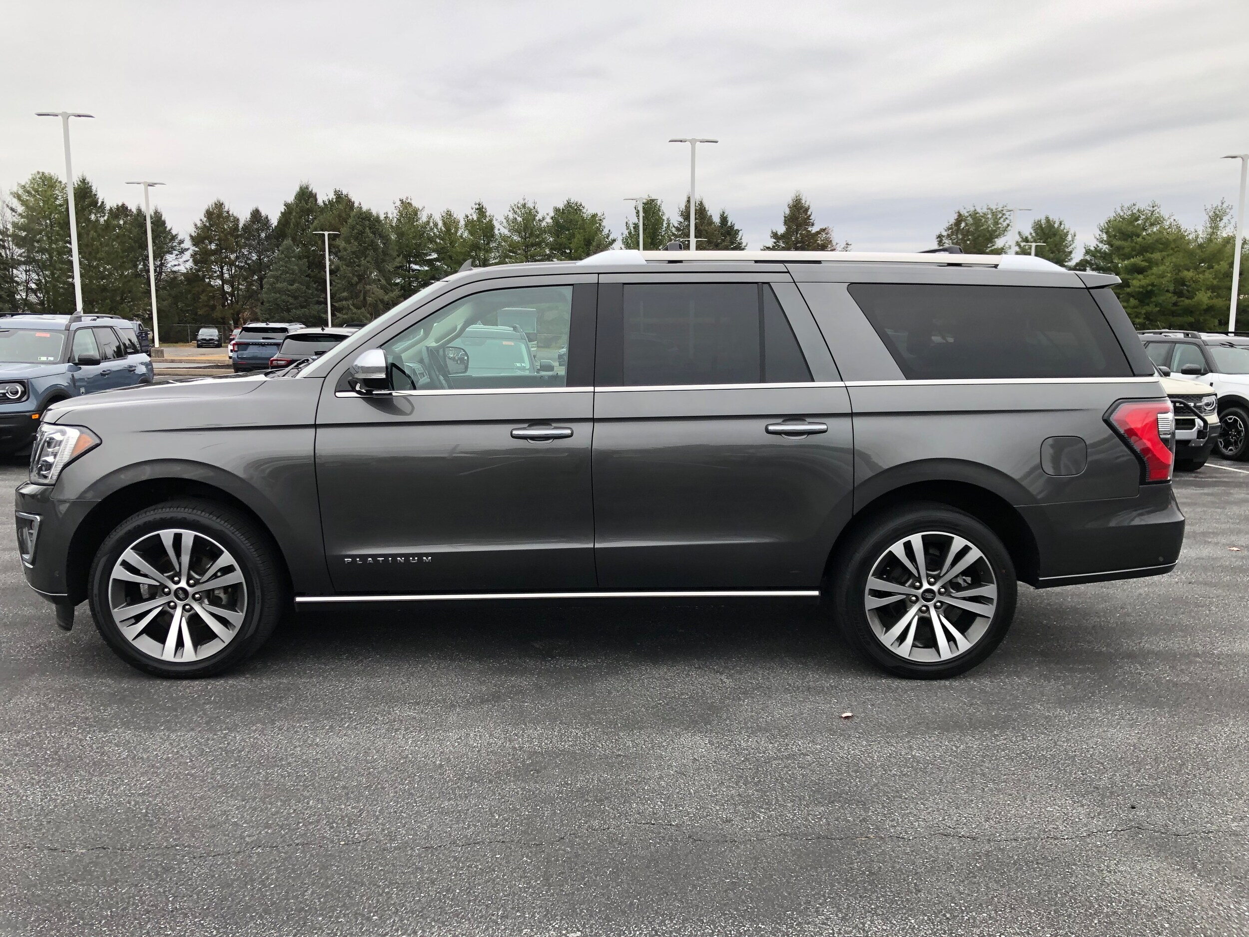 2021 Ford Expedition MAX Platinum photo 2