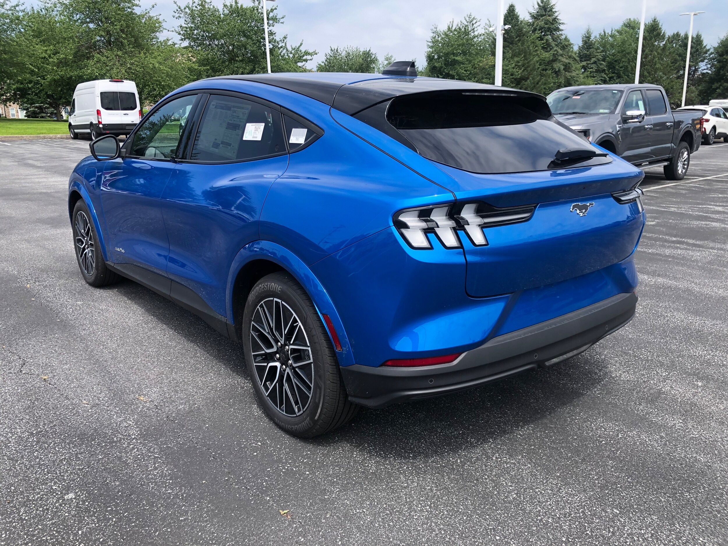 2025 Ford Mustang Mach-E Premium photo 3