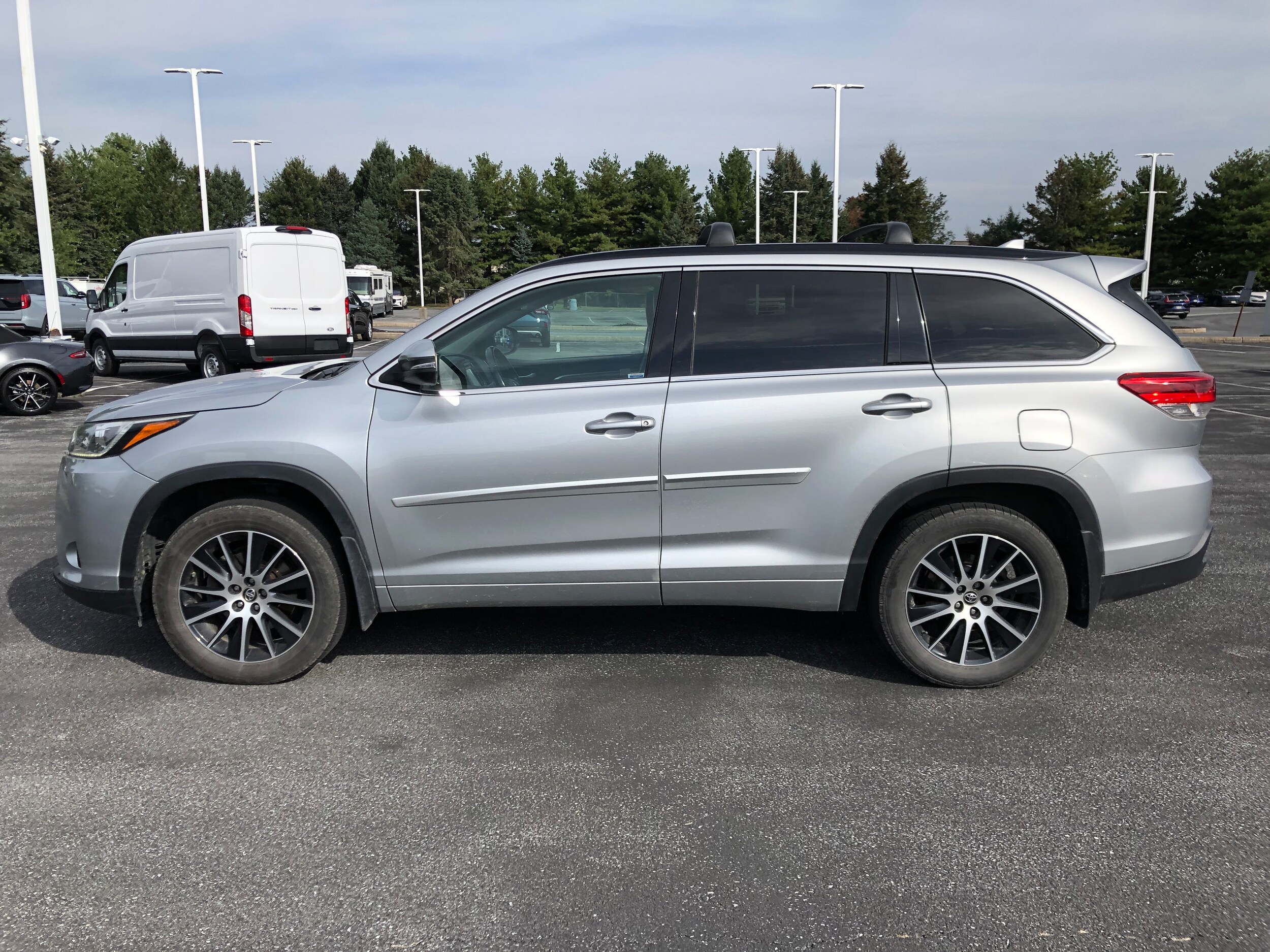 2017 Toyota Highlander SE photo 2