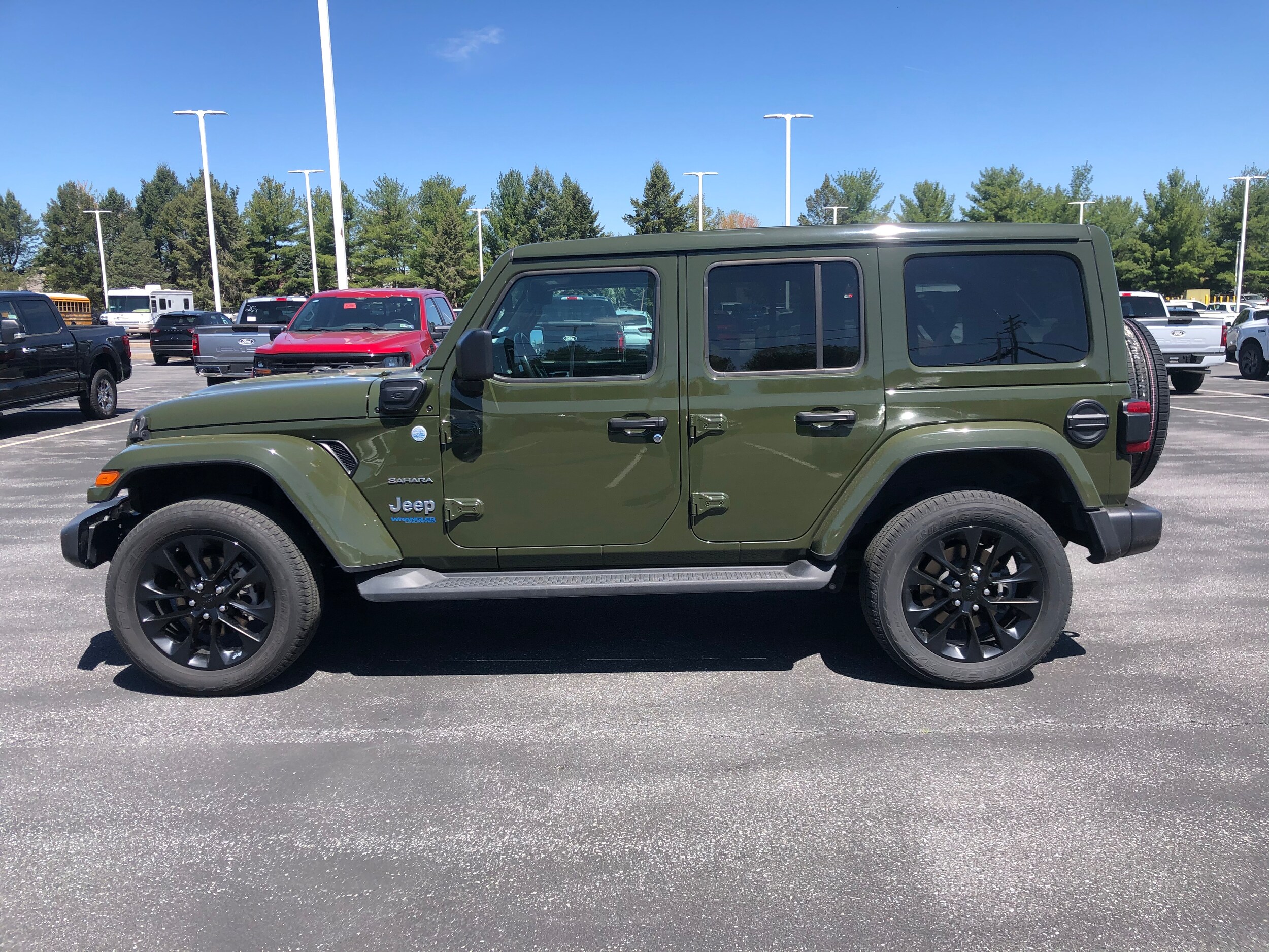 2021 Jeep Wrangler Unlimited Sahara 4xe photo 2