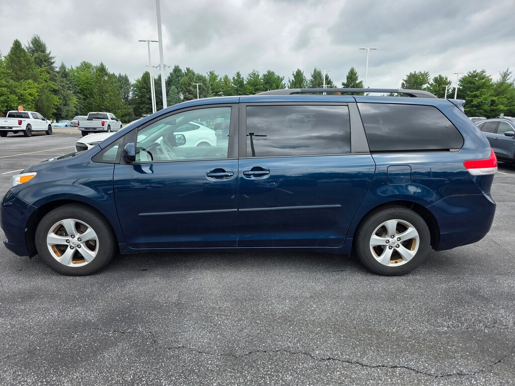Used 2012 Toyota Sienna LE Minivan/Van
