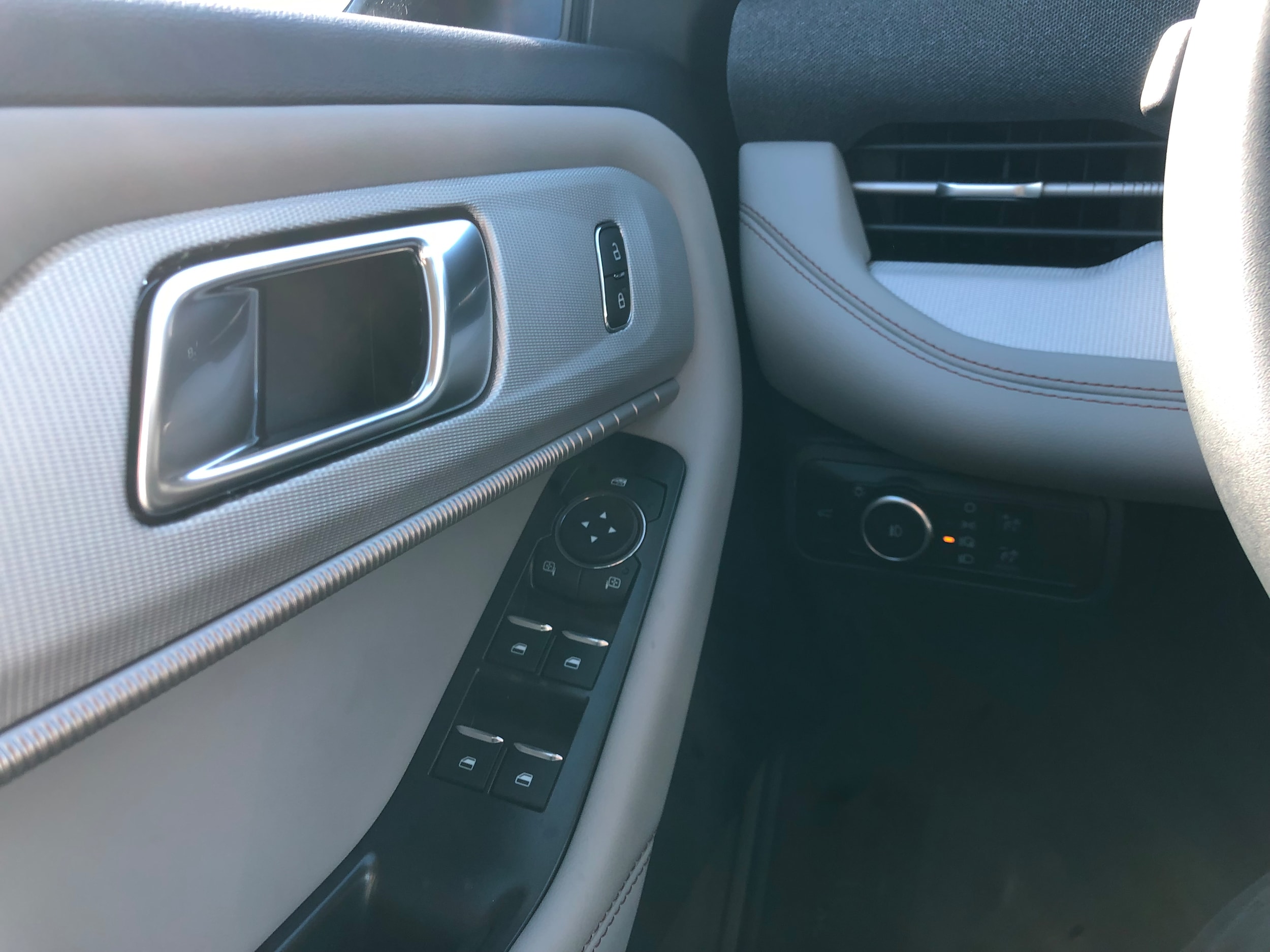 2026 Ford Explorer Active - Photo 19