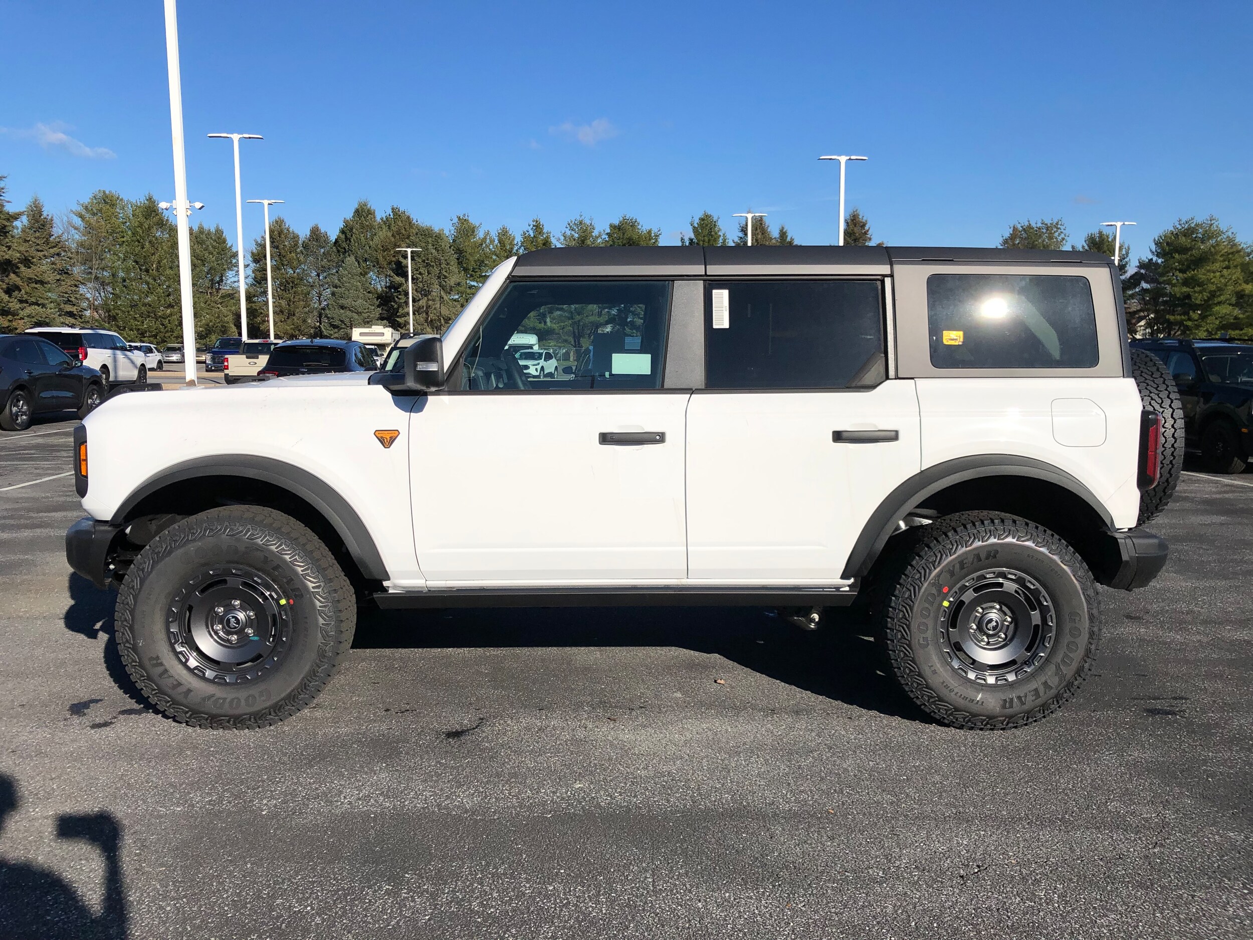 2025 Ford Bronco Badlands photo 2